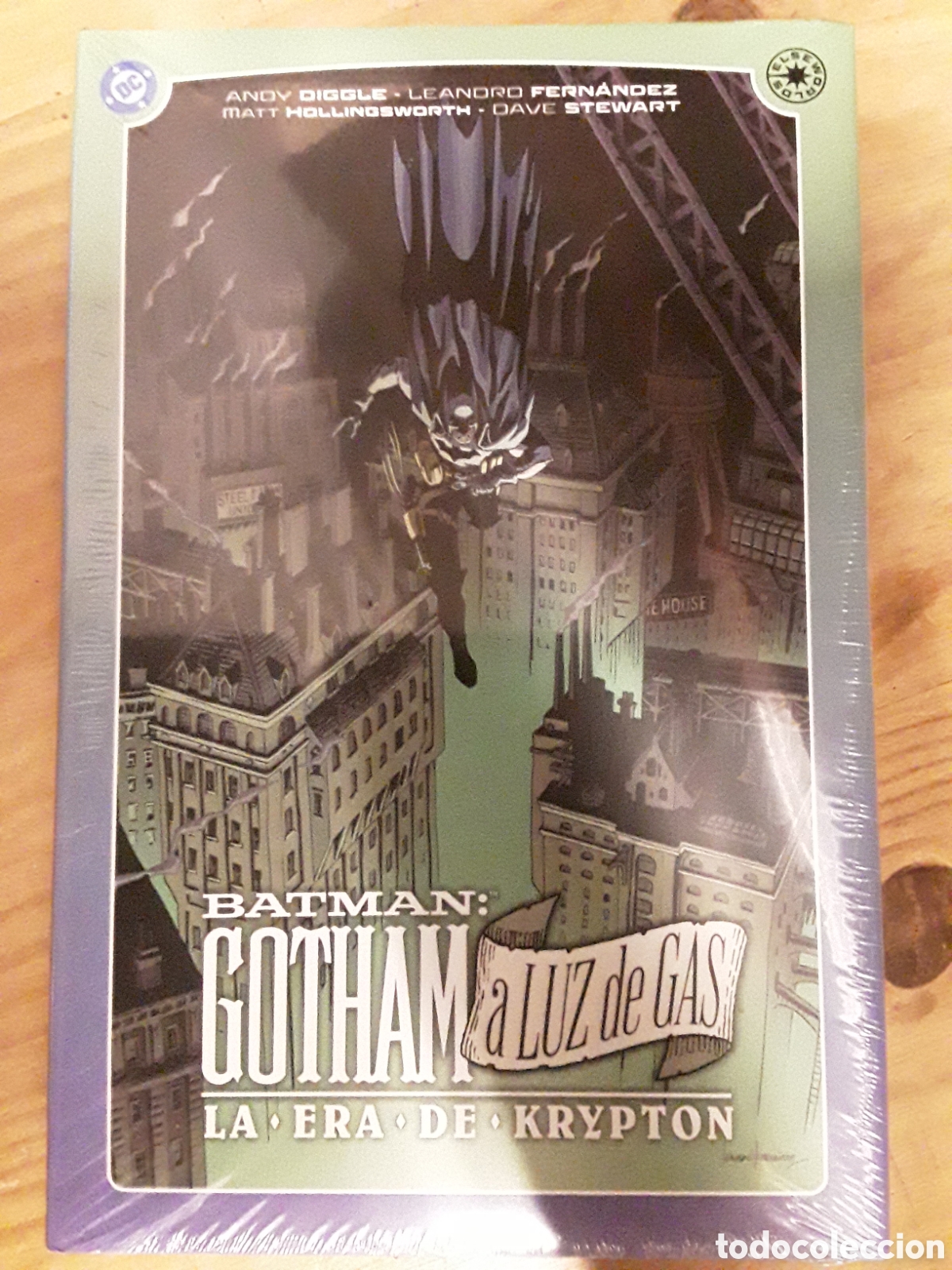 C&oacute;mics: Batman. Gotham a luz de gas. La era de Krypton - Panini / DC - Foto 1