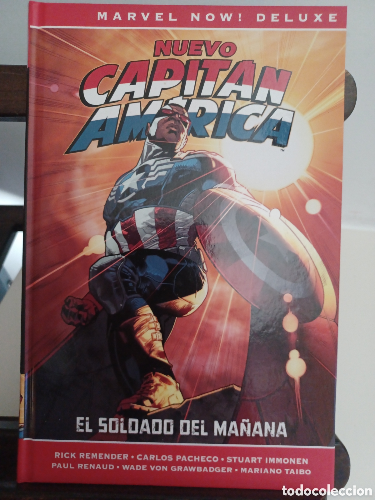 C&oacute;mics: Capit&aacute;n Am&eacute;rica de R. Remender 3 El Soldado del ma&ntilde;ana/ Marvel Now Deluxe/ Panini/ NUEVO A ESTRENAR