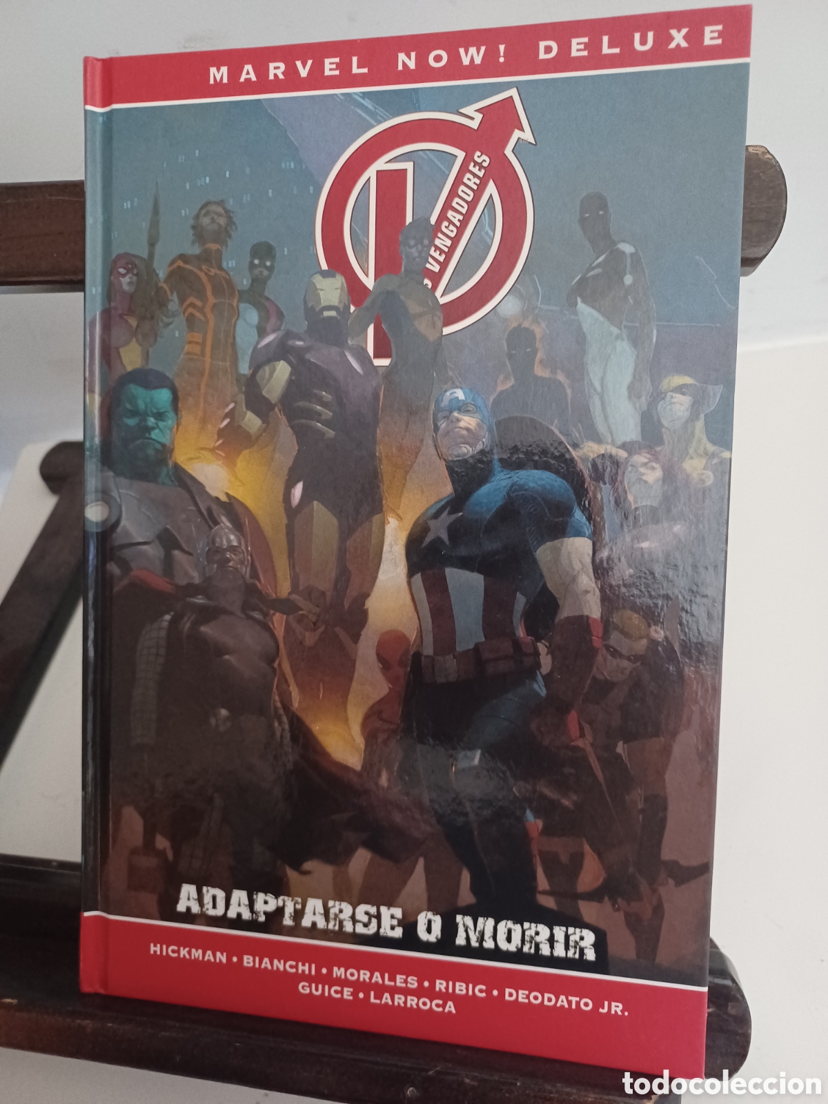C&oacute;mics: Los Vengadores de J. Hickman 5 Adaptarse o morir/ Marvel Now Deluxe/ Panini/ NUEVO A ESTRENAR