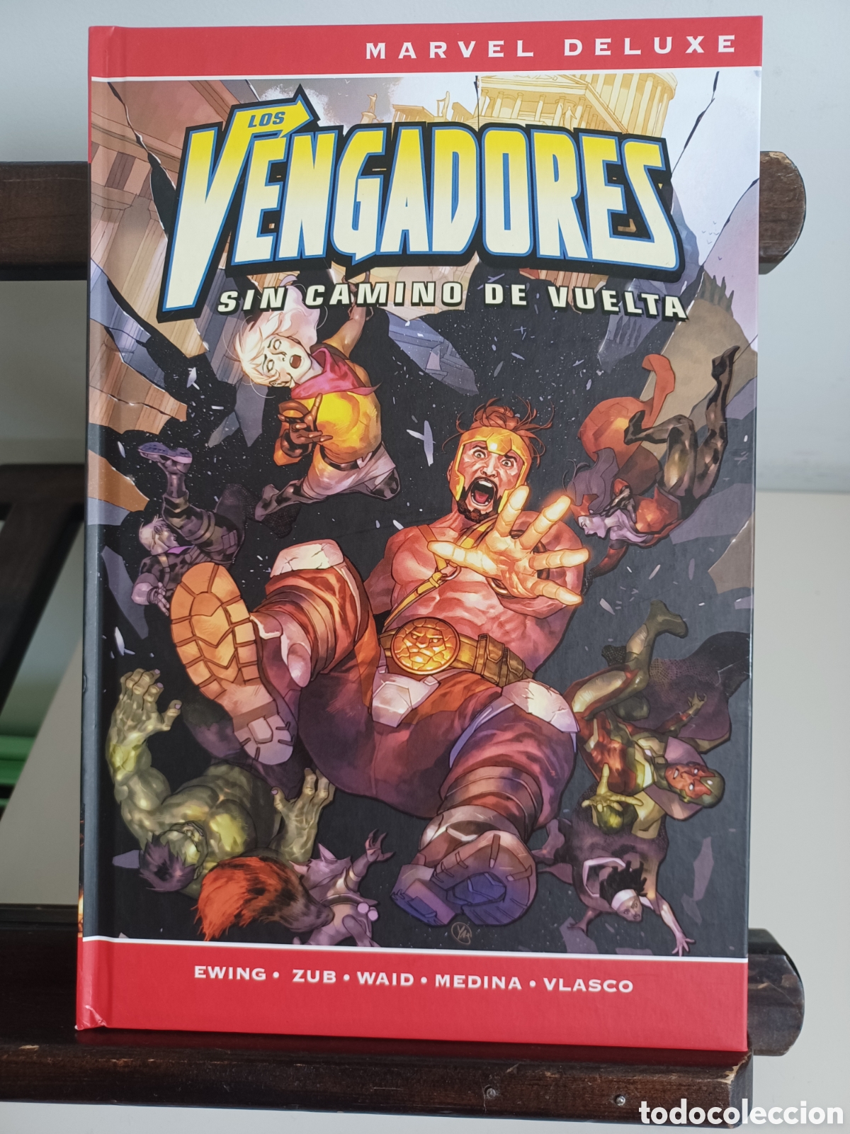 C&oacute;mics: Los Vengadores. Sin camino de vuelta/ Marvel Deluxe/ Panino/ NUEVO A ESTRENAR