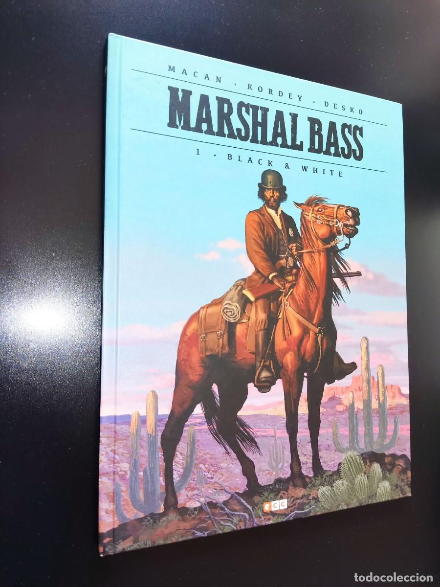 C&oacute;mics: Marshal Bass ECMarshall Bass ECC 1 - Black & WhiteC 1 - Black & White