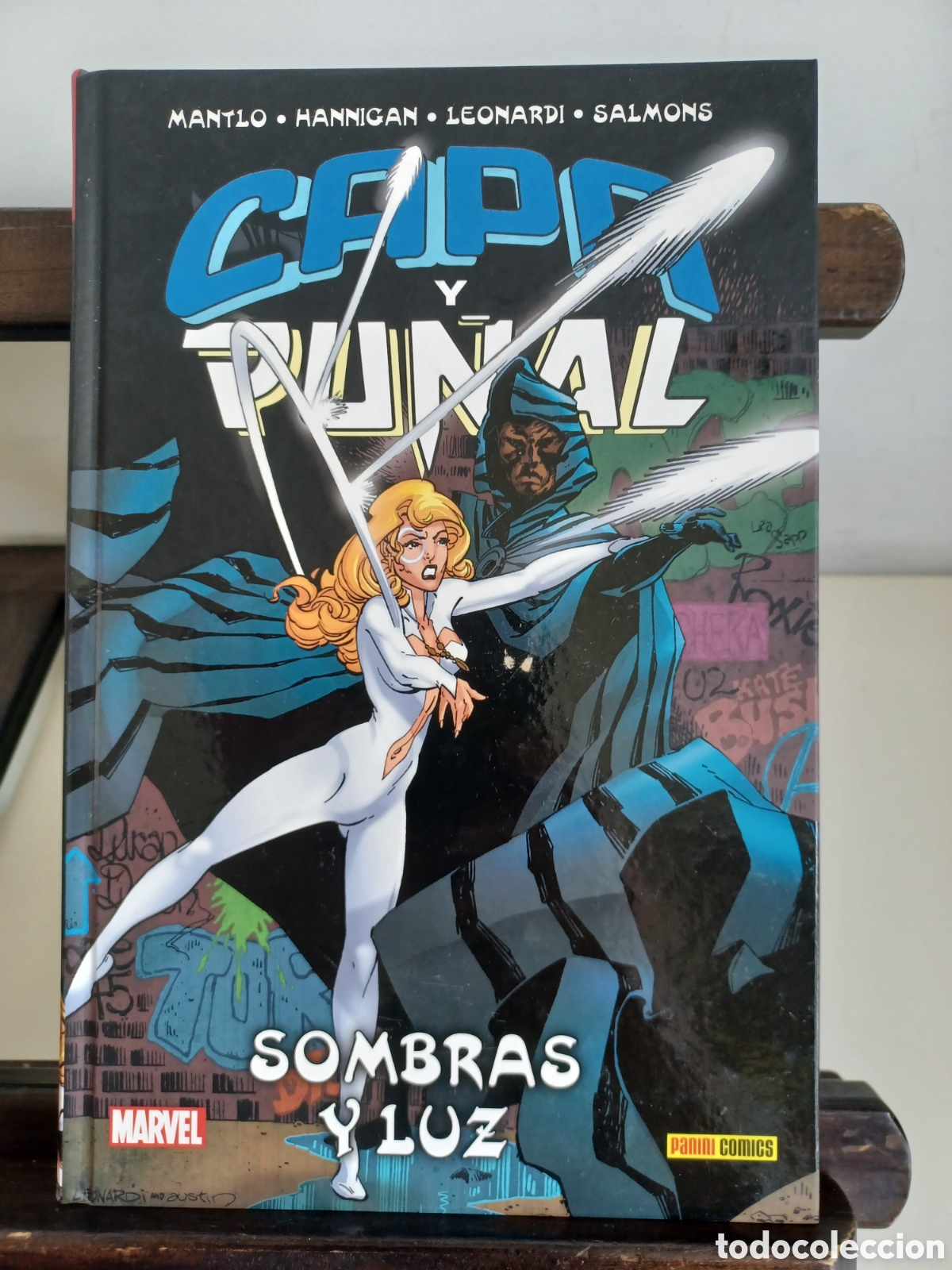 C&oacute;mics: Capa y pu&ntilde;al. Sombras y luz/ 100% Marvel HC/ Panini/ NUEVO A ESTRENAR
