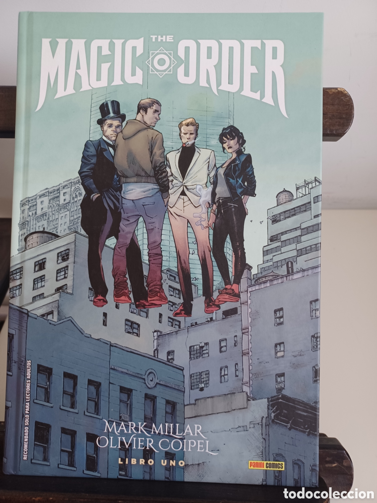 C&oacute;mics: The Magic Order. Libro Uno/ Panini C&oacute;mics/ NUEVO A ESTRENAR