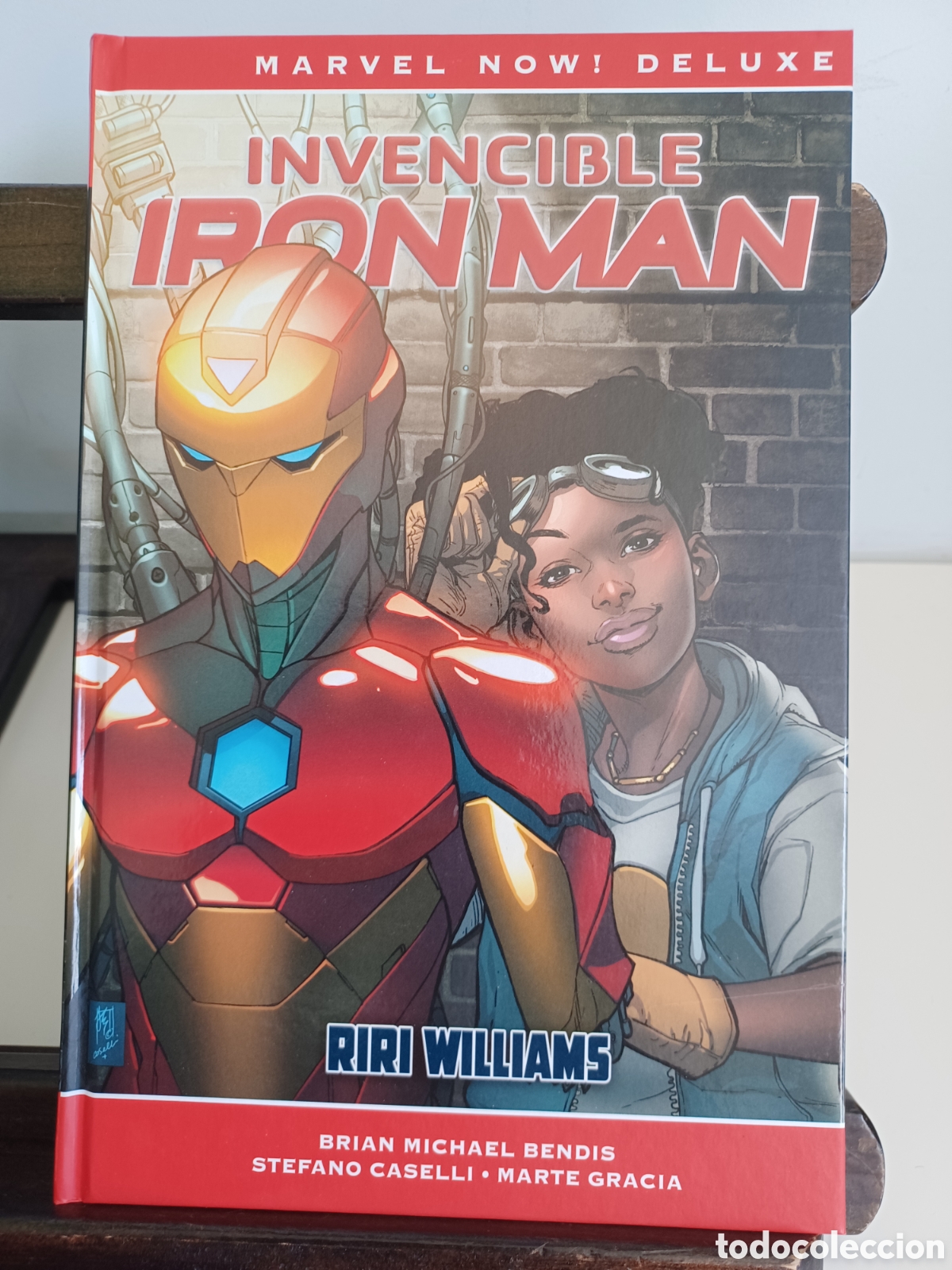 C&oacute;mics: Invencible Iron Man 4 Riri Williams/ Marvel Now Deluxe/ Panini/ NUEVO A ESTRENAR