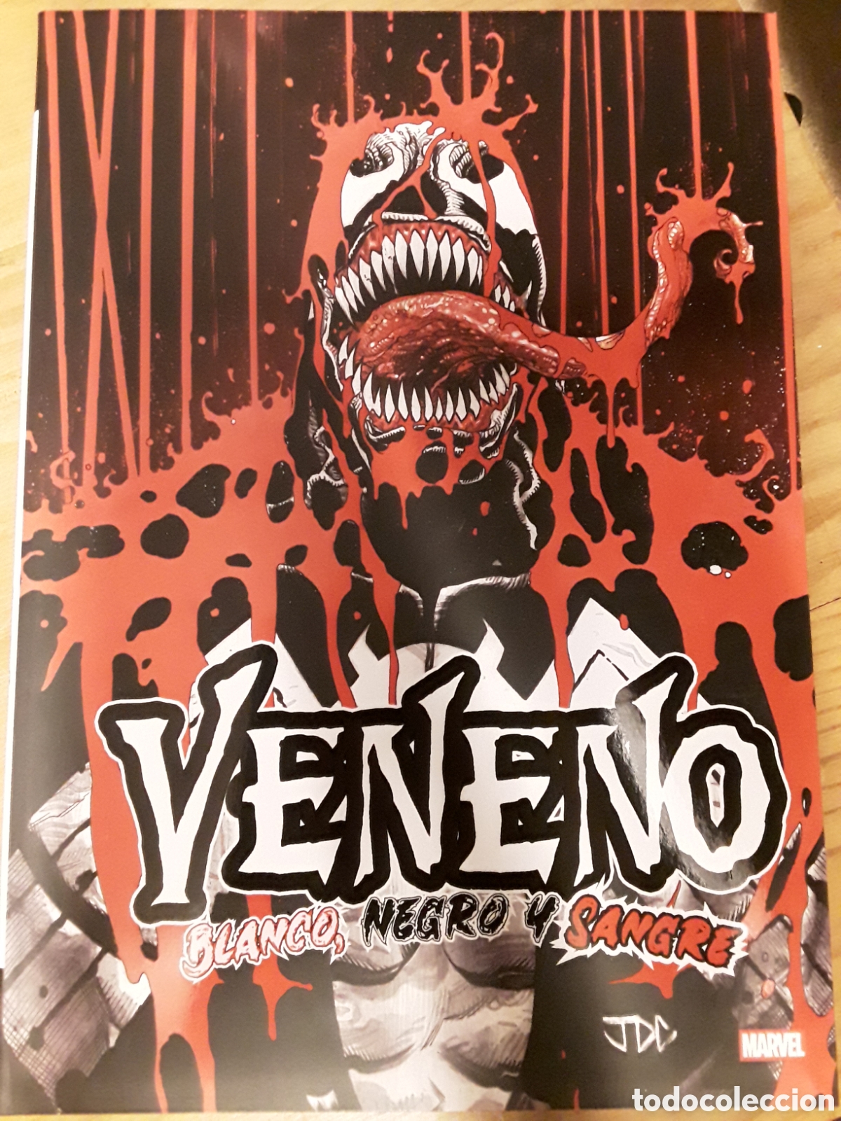 C&oacute;mics: Marvel Treasury Edition Veneno Blanco, Negro y Sangre - Panini / Marvel