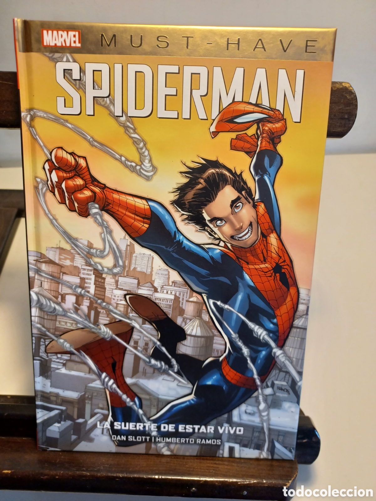 C&oacute;mics: Spiderman. La suerte de estar vivo/ Marvel Must-have/ Panini/ NUEVO A ESTRENAR