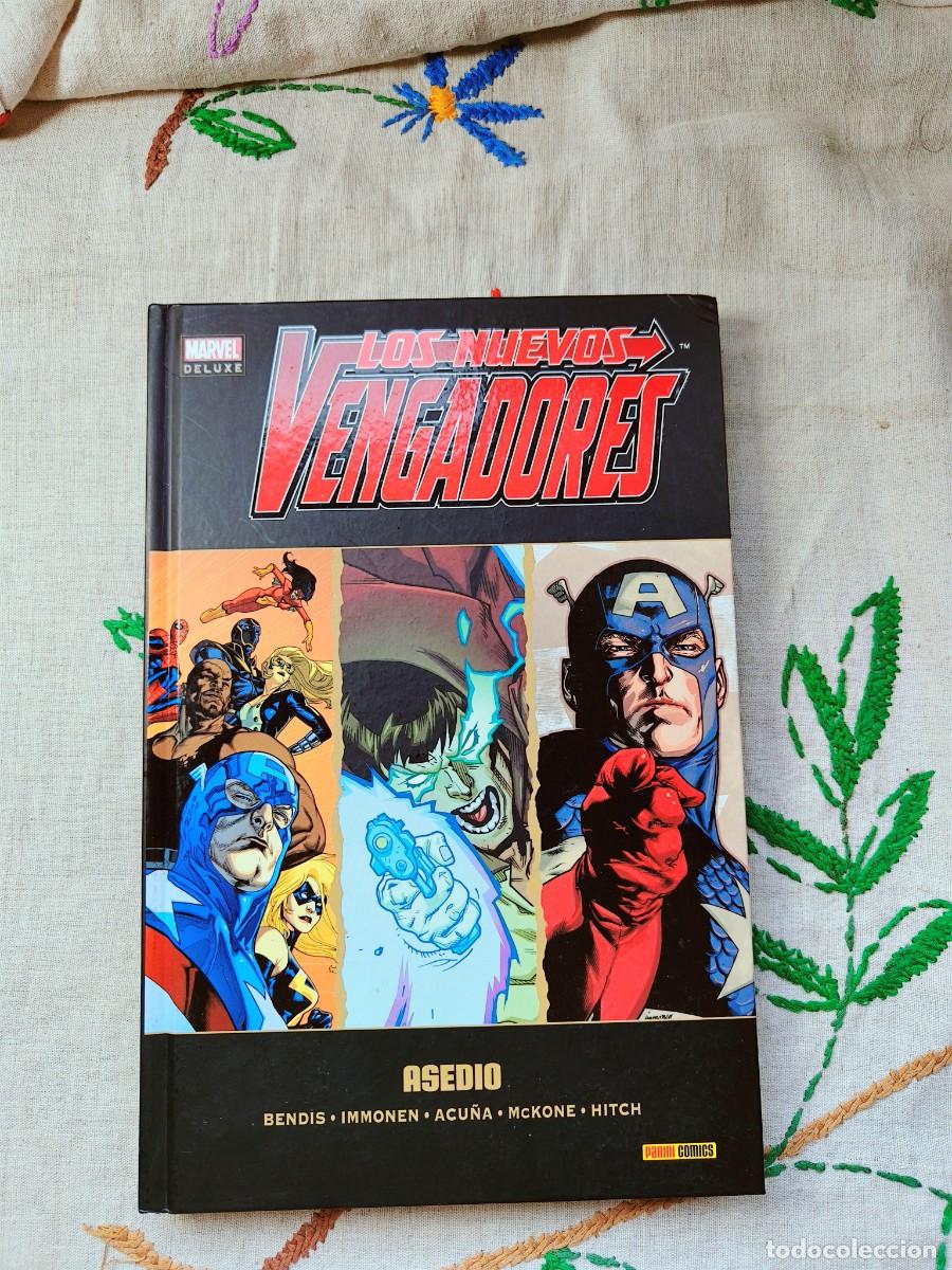 C&oacute;mics: Nuevos Vengadores 13: Asedio. Marvel Deluxe. Bendis. Panini.