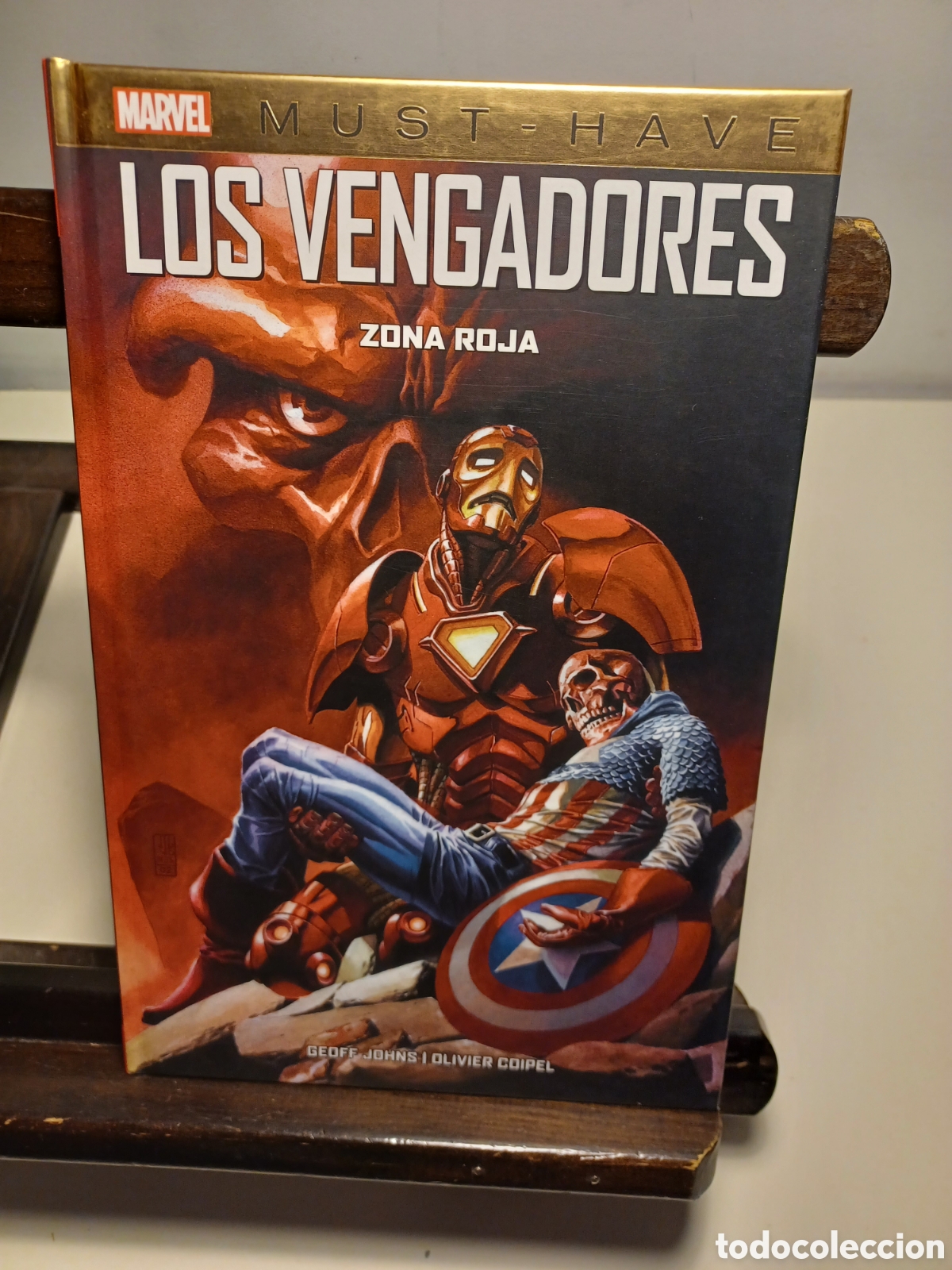 C&oacute;mics: Los Vengadores. Zona Roja/ Marvel Must-have/ Panini/ NUEVO A ESTRENAR