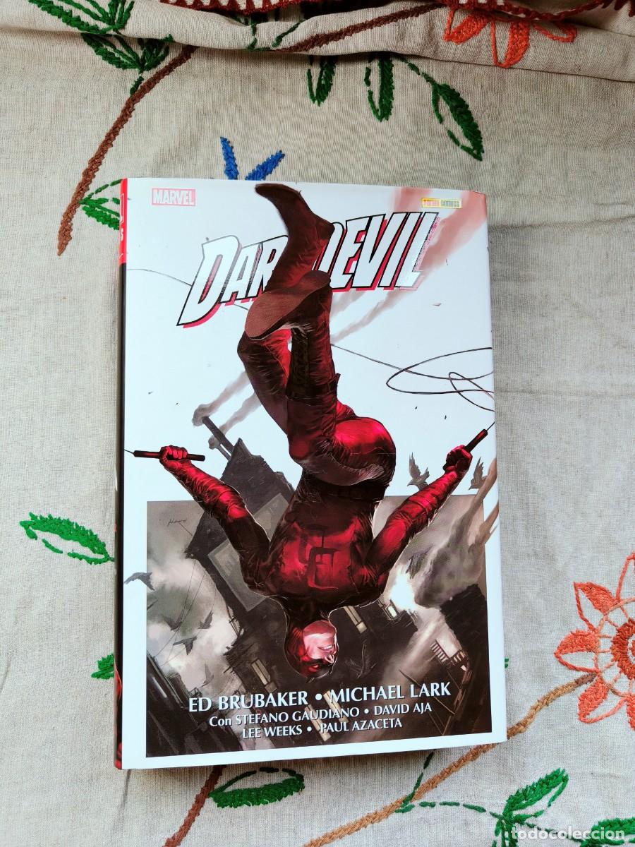 C&oacute;mics: Daredevil. Tomo I. Marvel. Omnibus. Brubaker. Panini. Est&aacute; como nuevo.