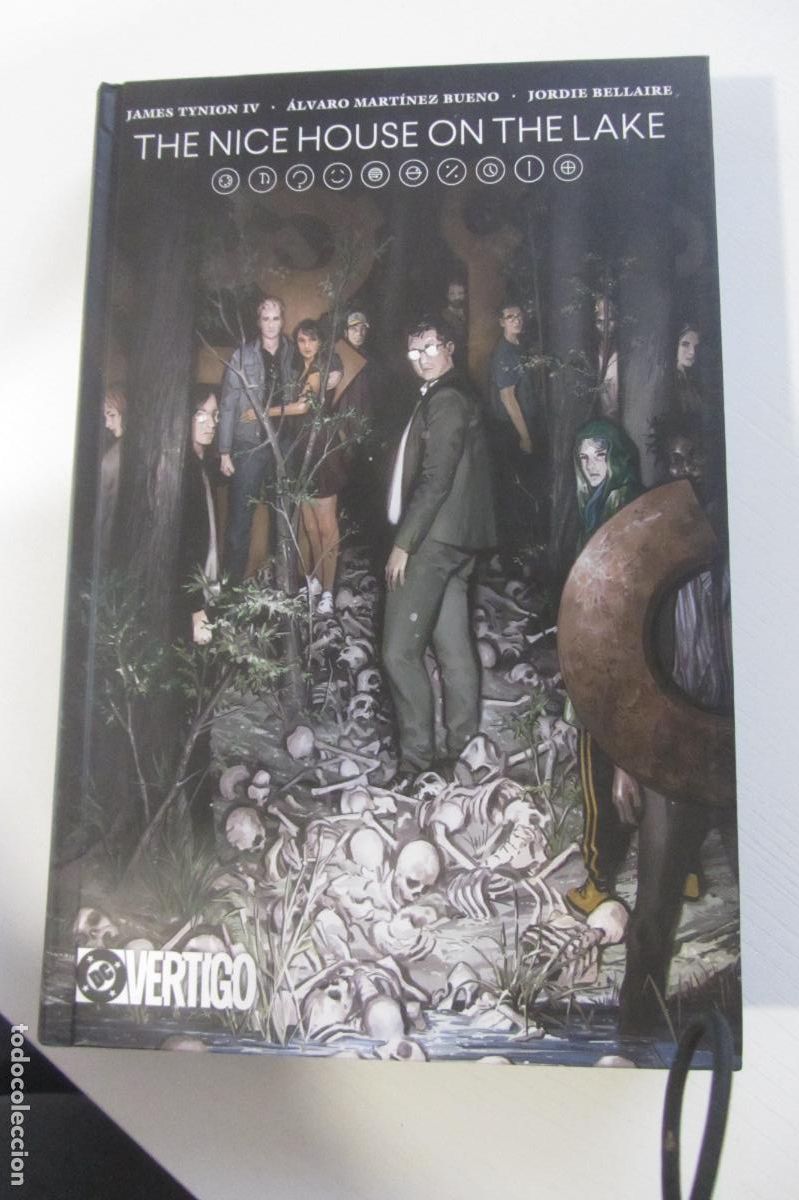 C&oacute;mics: The Nice House on the Lake - Tynion IV, Mart&iacute;nez Bueno, Bellaire / DC PANINI