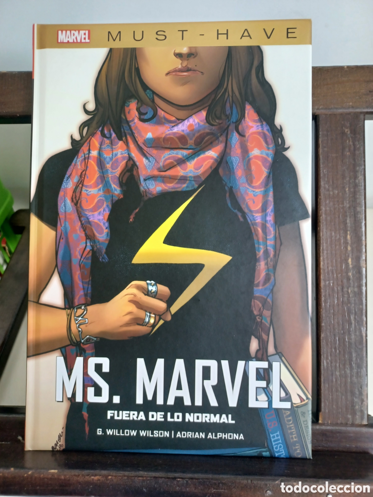 C&oacute;mics: Ms Marvel. Fuera de lo normal/ Marvel Must-have/ Panini/ NUEVO A ESTRENAR