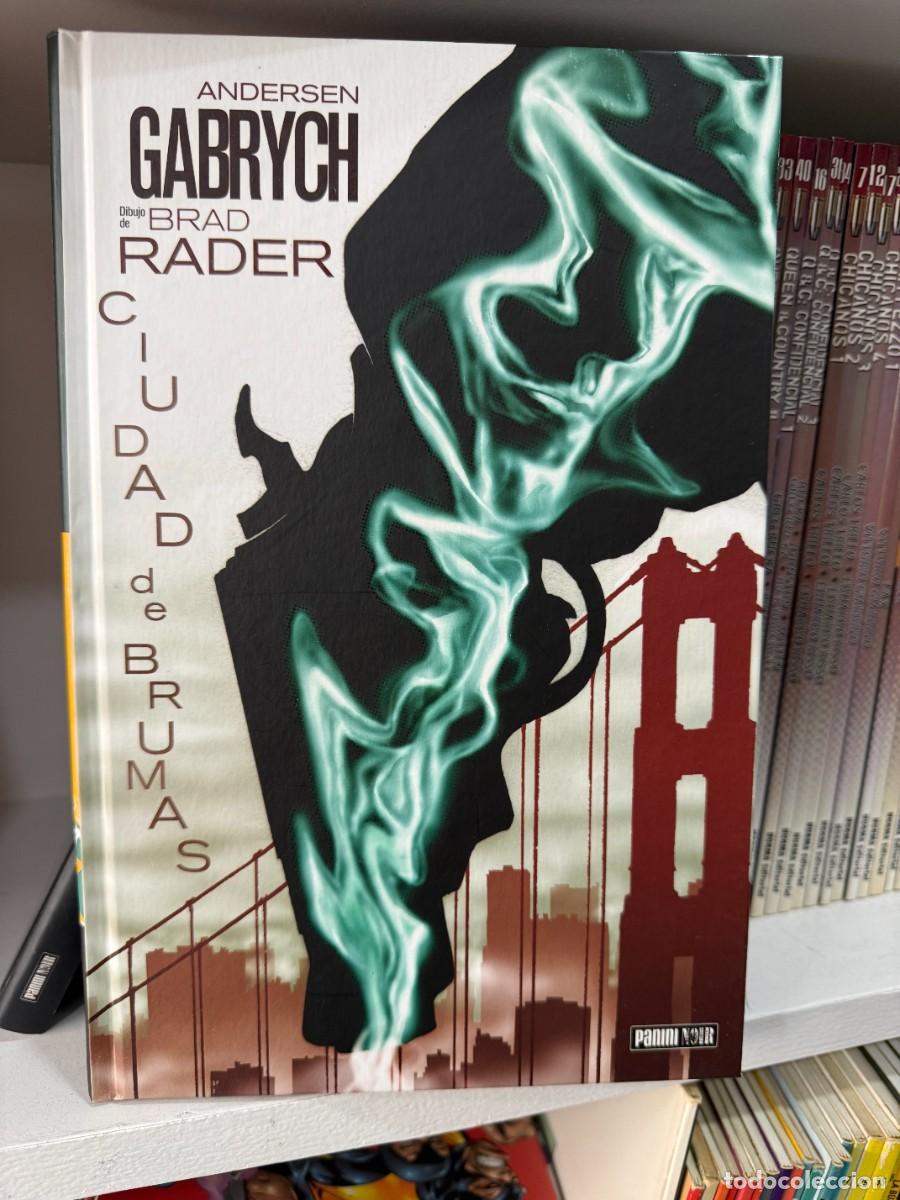C&oacute;mics: Ciudad de Brumas - Andersen Gabrych y Brad Rader - Panini Noir Tapa Dura