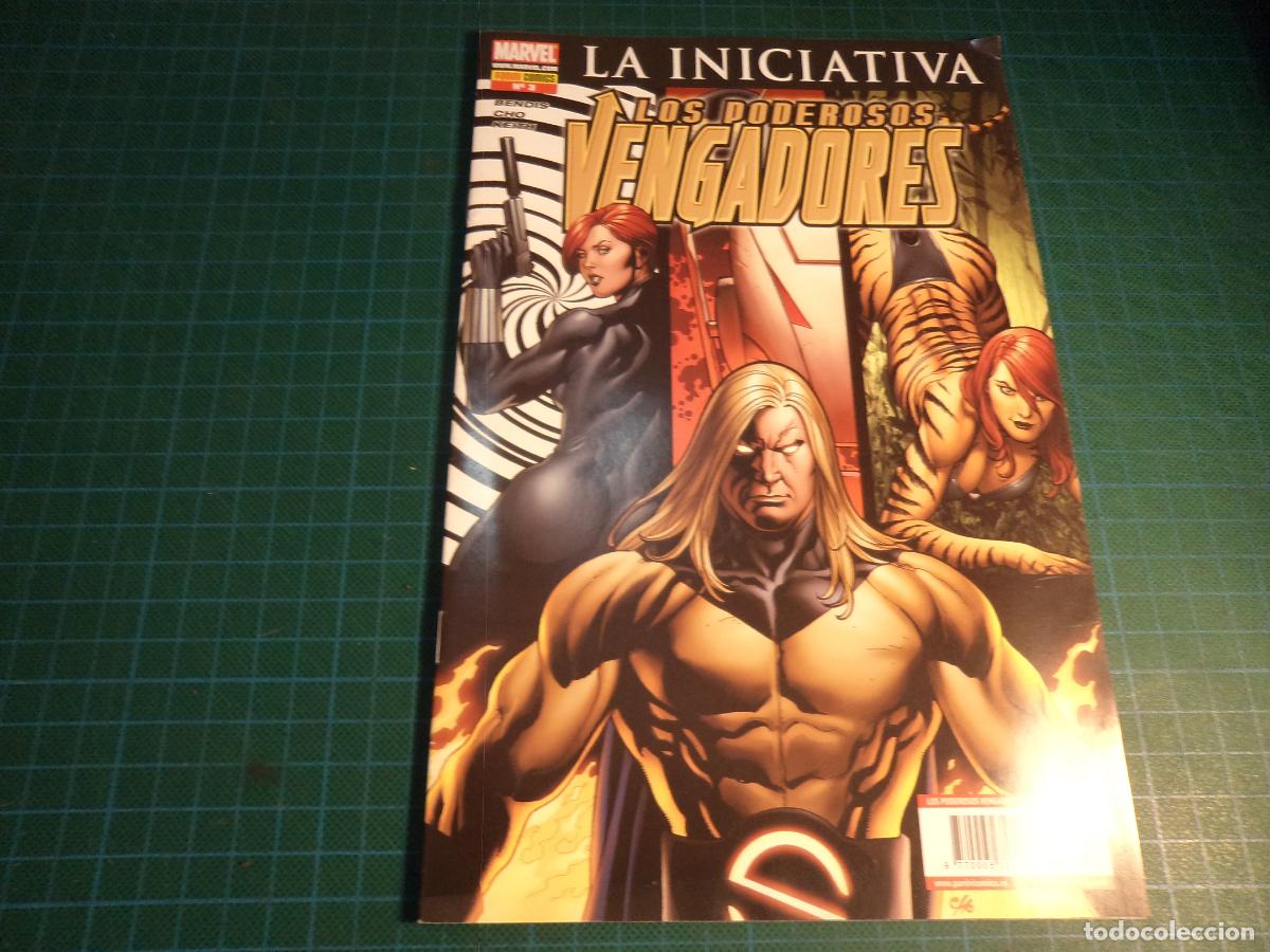 C&oacute;mics: Los Poderosos Vengadores. N&ordm; 3. Panini.