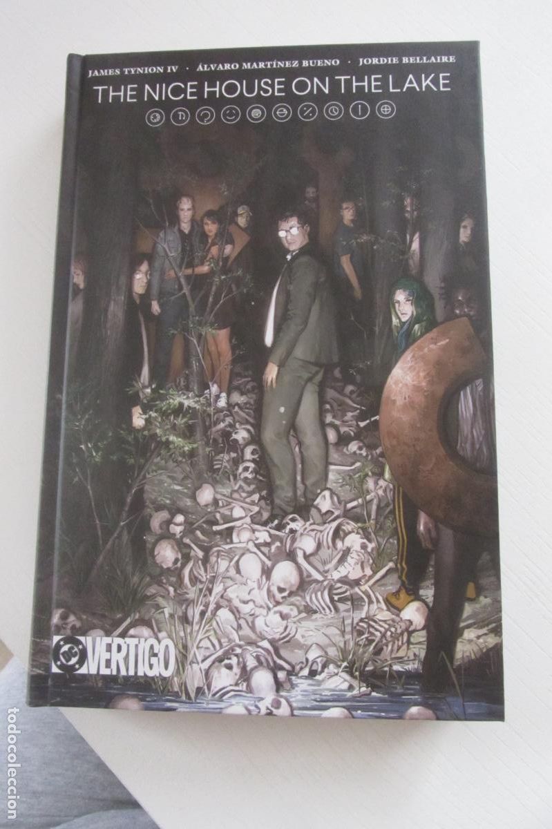 C&oacute;mics: THE NICE HOUSE ON THE LAKE INTEGRAL - ALVARO MARTINEZ BUENO - JAMES TYNION IV PANINI DC arx260