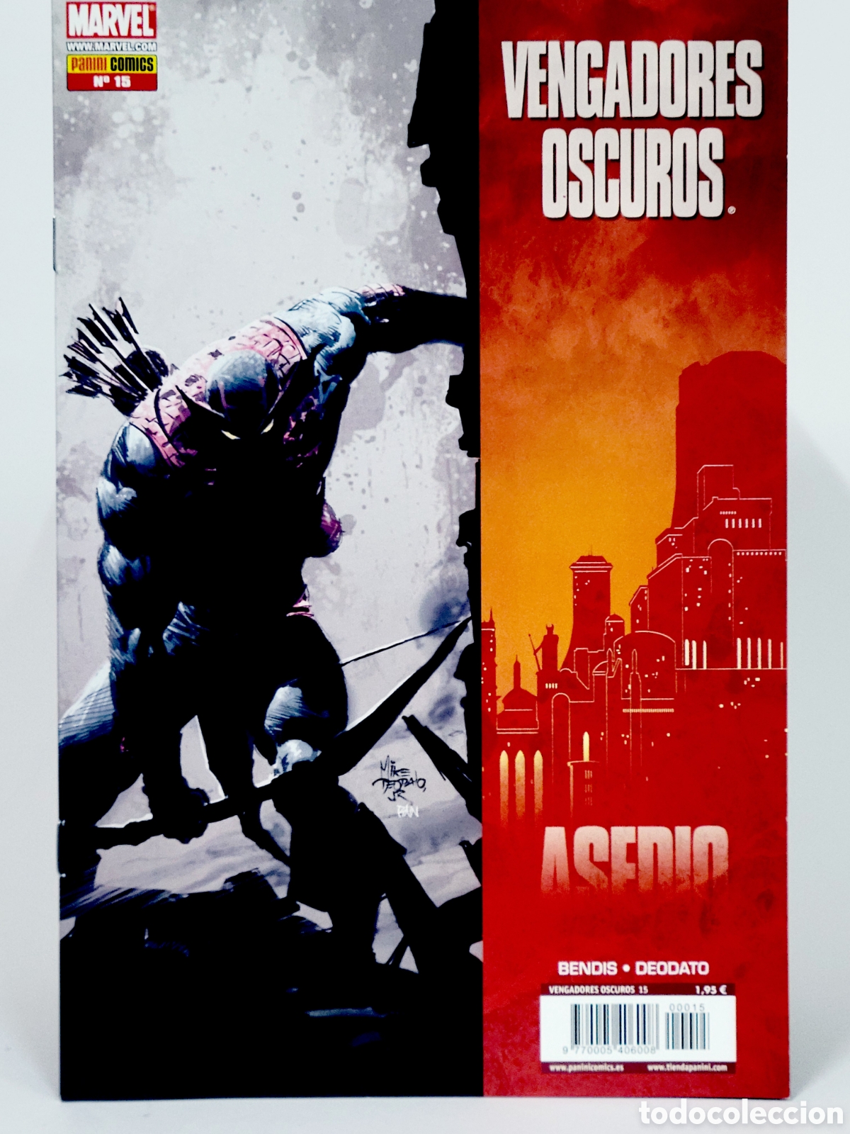 C&oacute;mics: C&Oacute;MIC VENGADORES OSCUROS 15 ASEDIO PANINI MARVEL GRAPA DE KIOSCO