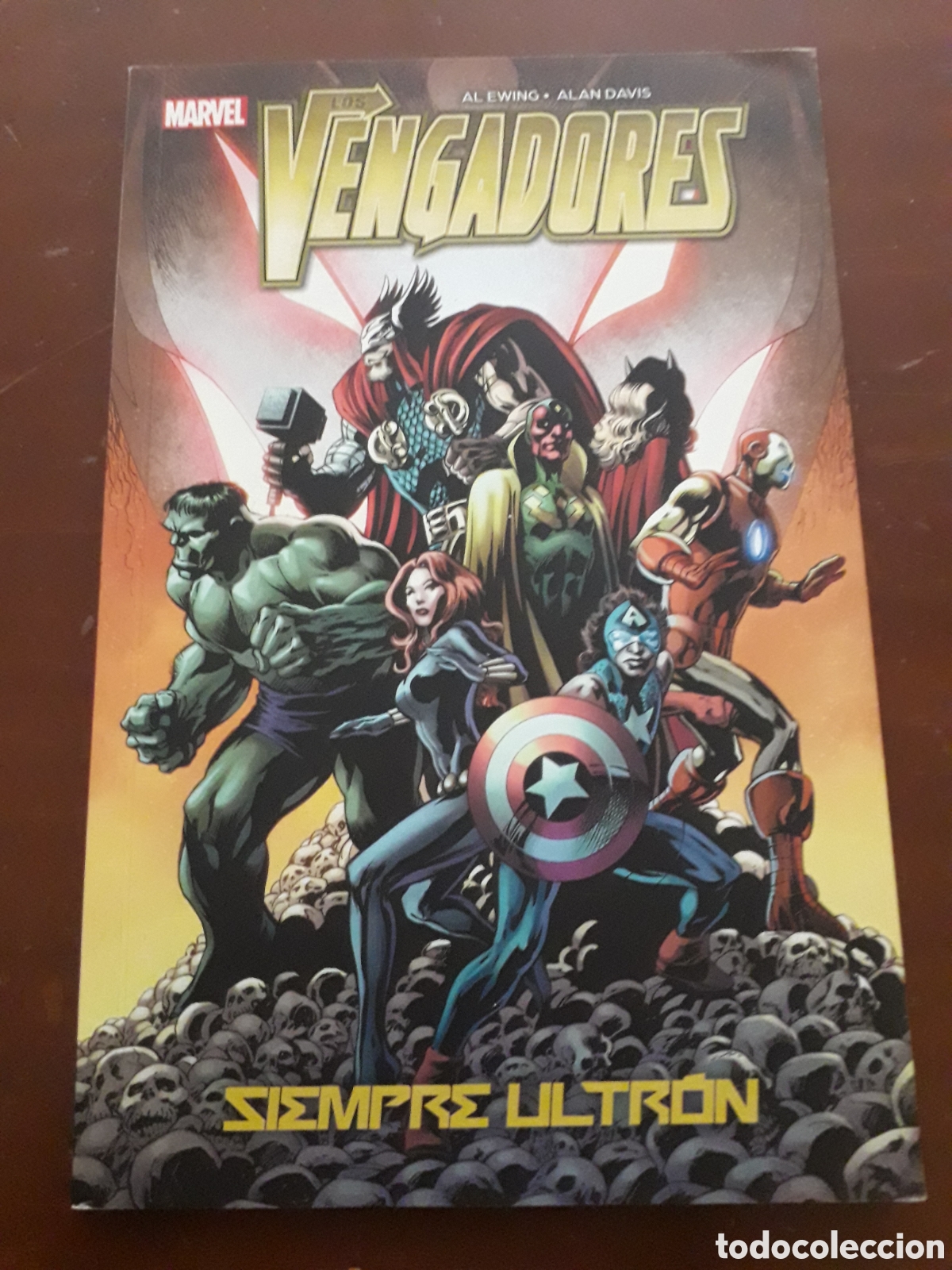 C&oacute;mics: LOS VENGADORES. SIEMPRE ULTRON. TOMO MARVEL ESSENTIALS