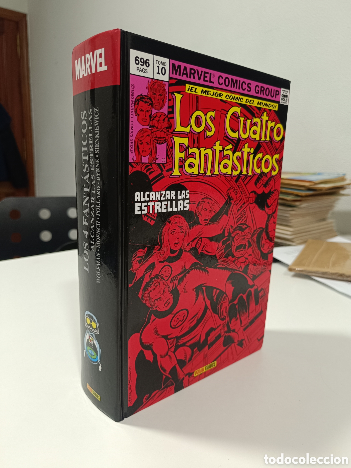 Comics: MARVEL GOLD LOS CUATRO FANTASTICOS TOMO 10 OMNIGOLD EL COMIC TIENE UN PEQUE&Ntilde;O HUNDIMIENTO EN EL LOMO