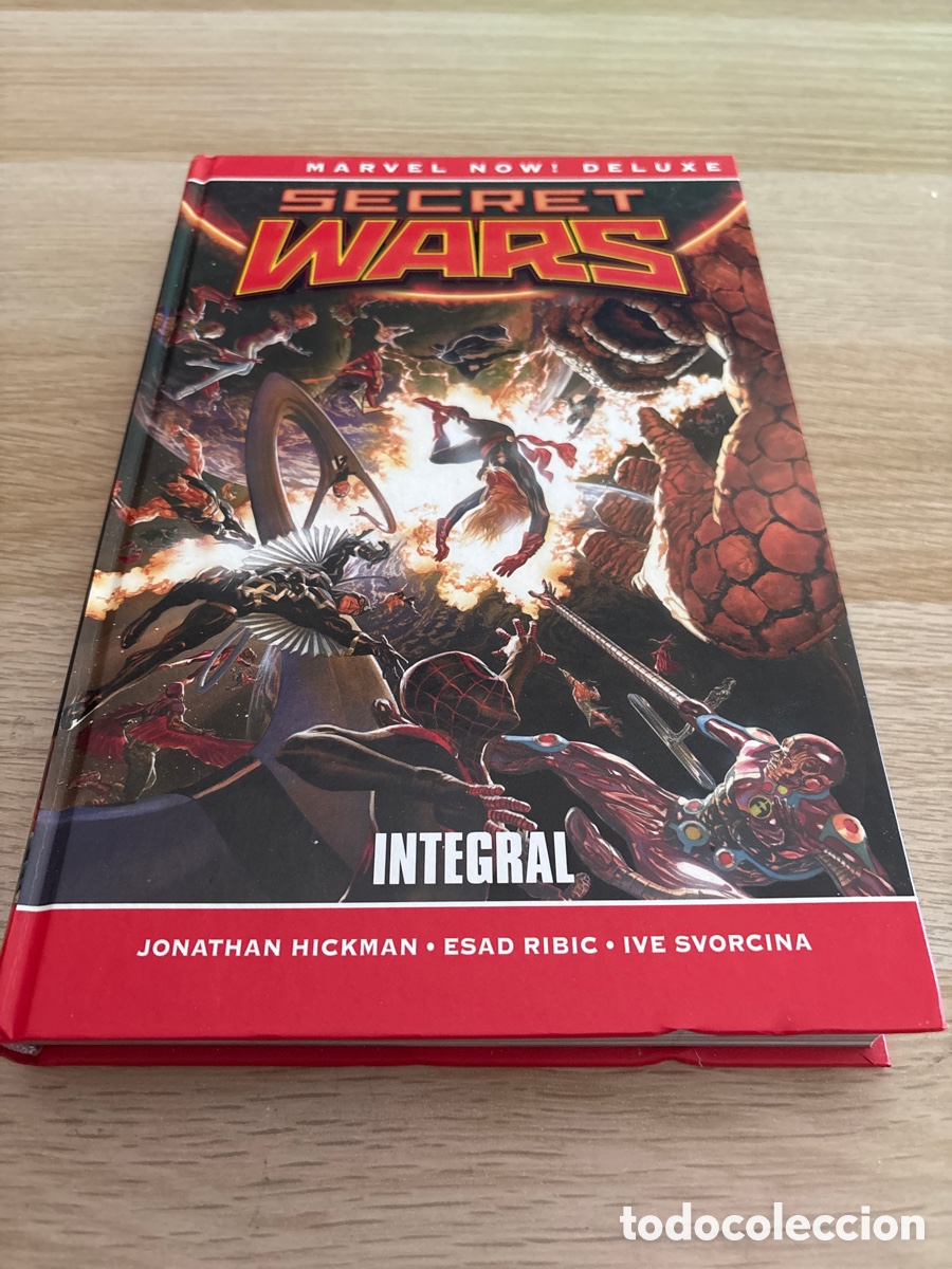 C&oacute;mics: Secret wars. Marvel deluxe Hickman