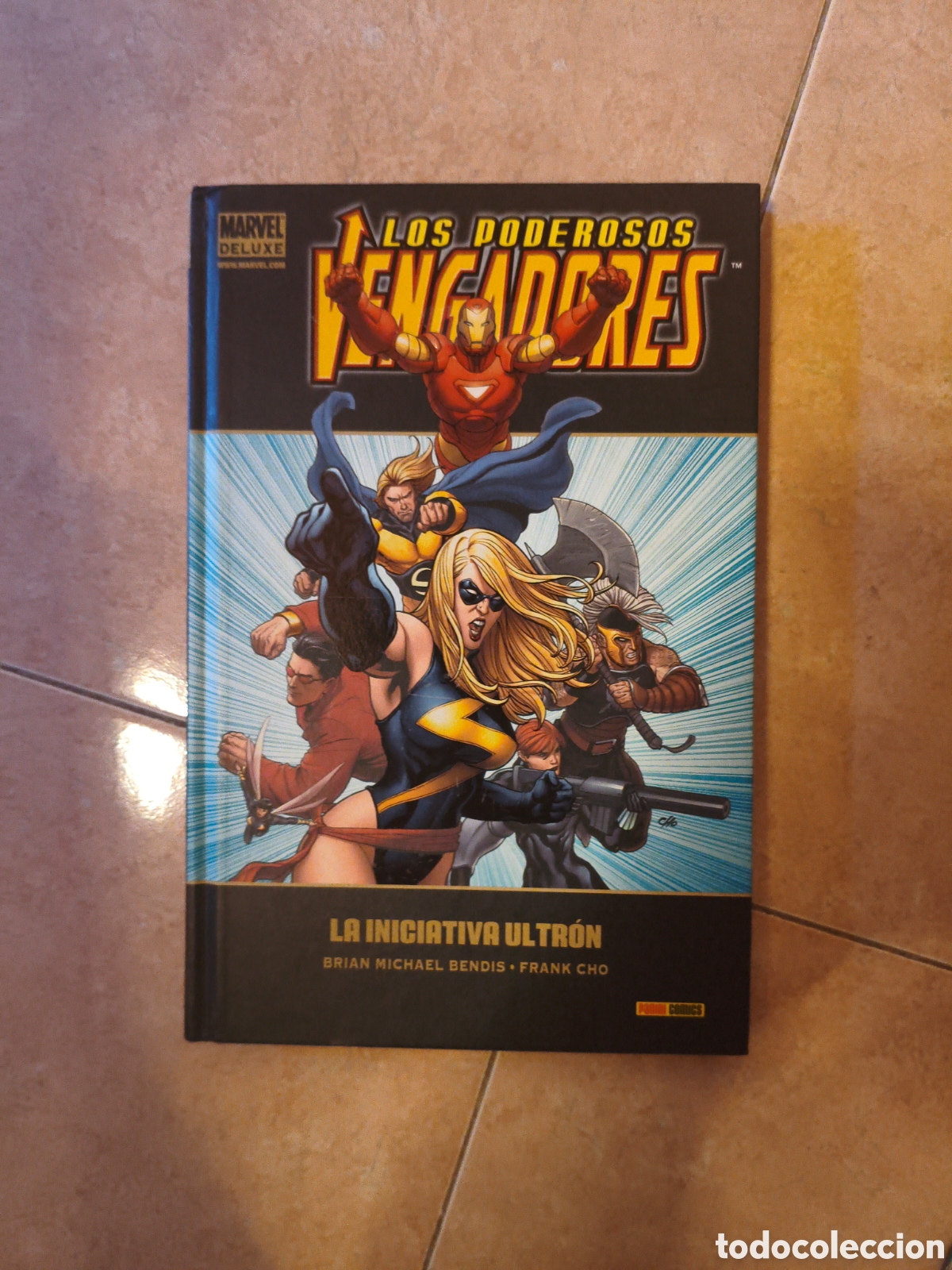 C&oacute;mics: Marvel Deluxe poderosos vengadores la iniciativa ultron