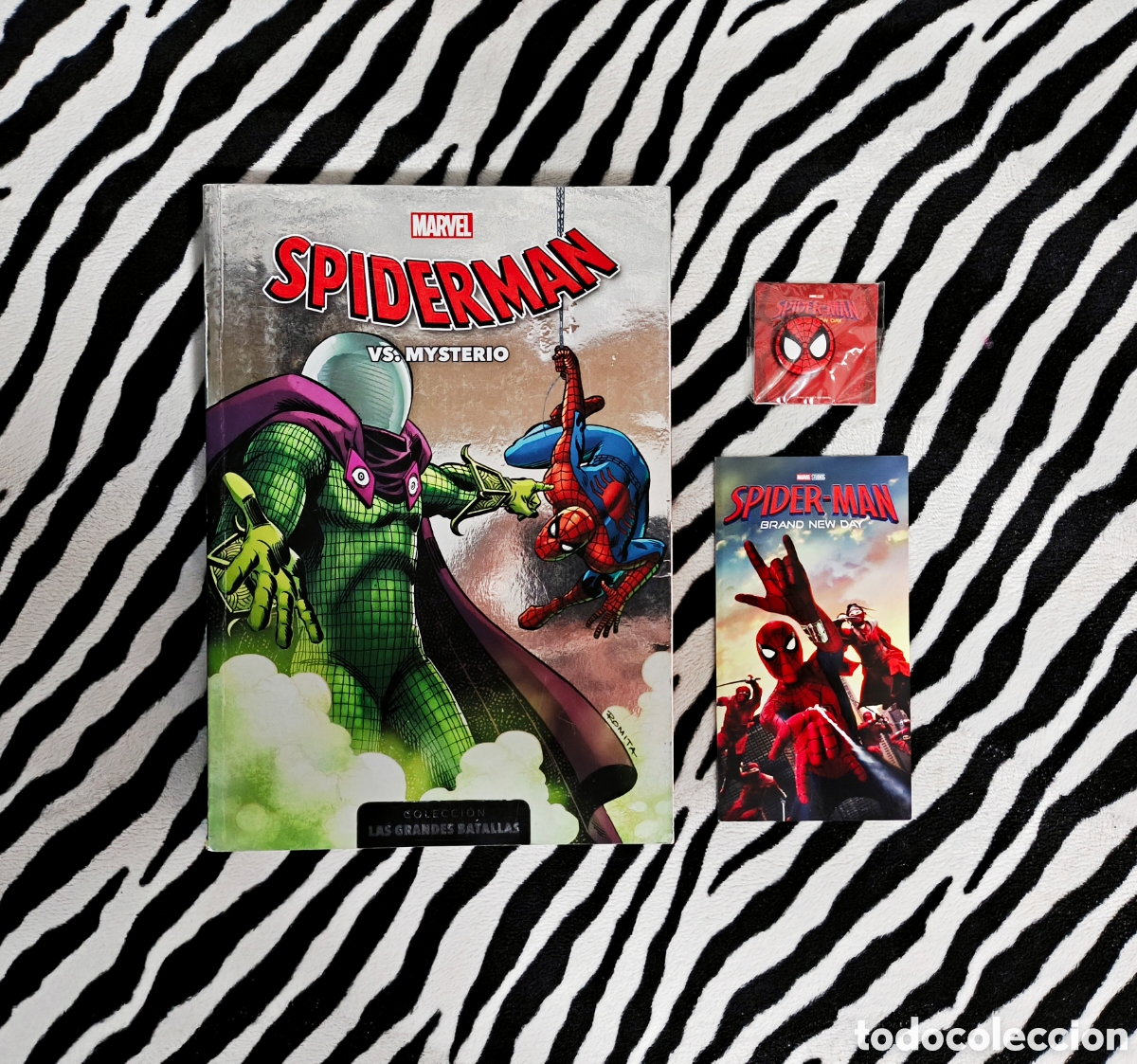 C&oacute;mics: Lote Coleccionista Spider-Man: C&oacute;mic Panini + Chapa y Tarjeta Exclusivas de Cine
