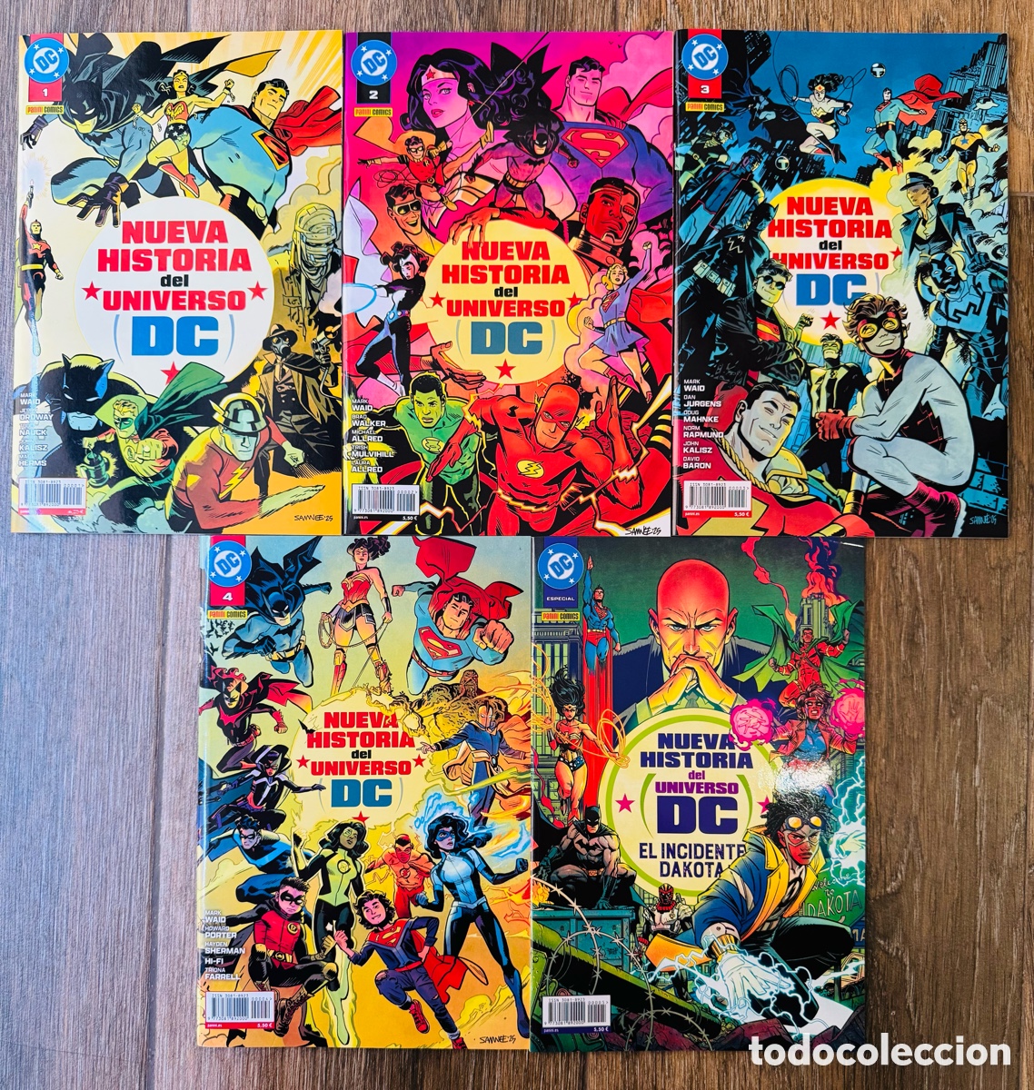 C&oacute;mics: Nueva Historia del Universo DC. Colecci&oacute;n Completa (Grapas) Mark Waid... Panini / DC