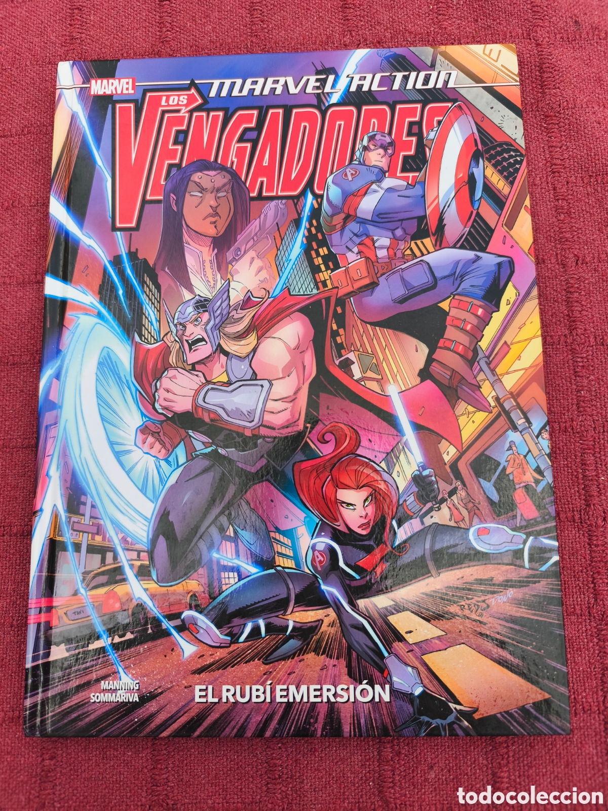 C&oacute;mics: MARVEL ACTION LOS VENGADORES EL RUBI DE EMERSI&Oacute;N TOMO 2 PANINI COMICS(PASTA DURA)