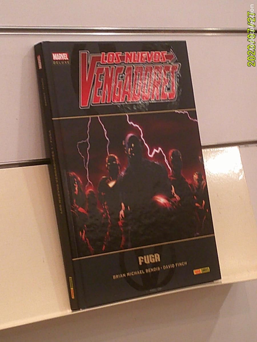 C&oacute;mics: MARVEL DELUXE LOS NUEVOS VENGADORES N&ordm; 1 FUGA TOMO TAPA DURA - PANINI OFERTA