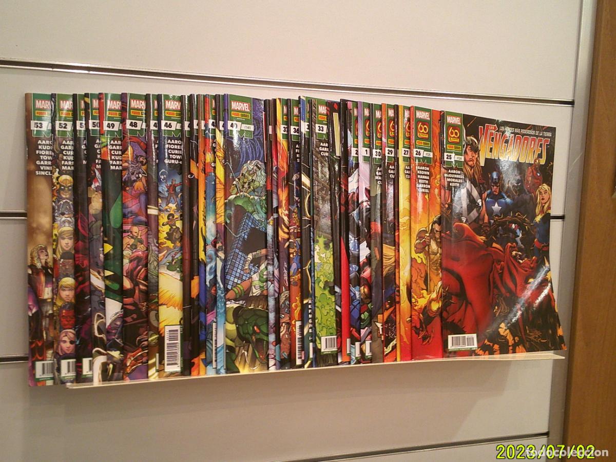 C&oacute;mics: LOTE 31 NUMEROS DE LOS VENGADORES DEL N&ordm; 25-124 AL 53-154 MARVEL - PANINI OFERTA (ANTES 153,85&euro;)