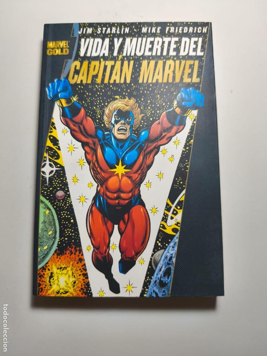 C&oacute;mics: VIDA Y MUERTE DEL CAPIT&Aacute;N MARVEL. PANINI, 2011.