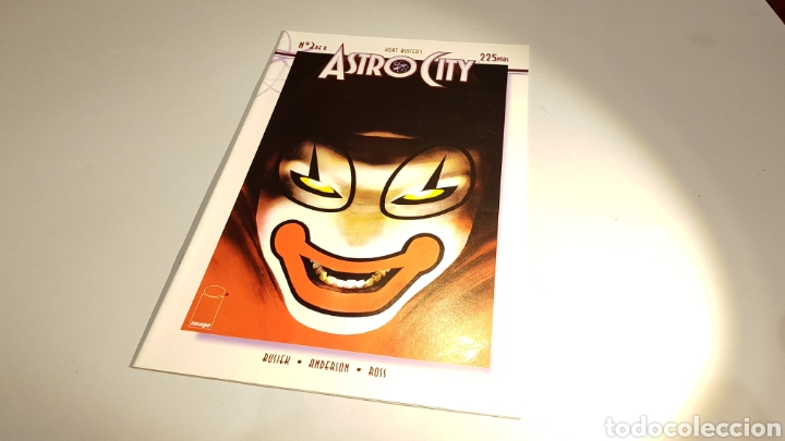 C&oacute;mics: ASTRO CITY 3 EXCELENTE ESTADO PLANETA - Foto 1