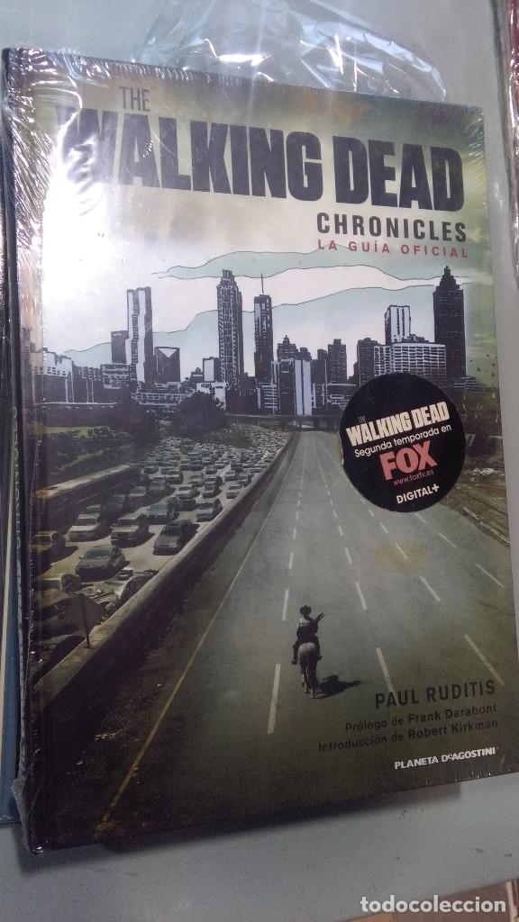 Comics: THE WALKING DEAD CHRONICLES-LA GUIA OFICIAL # (EST NEGRA)