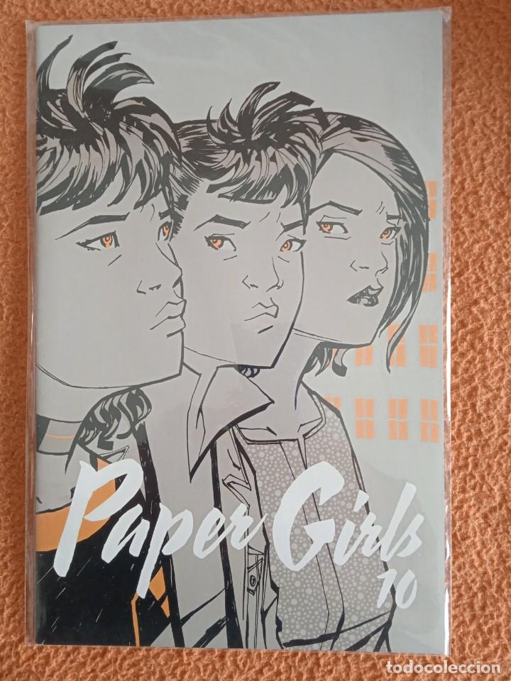 Comics: Paper Girls 10 planeta