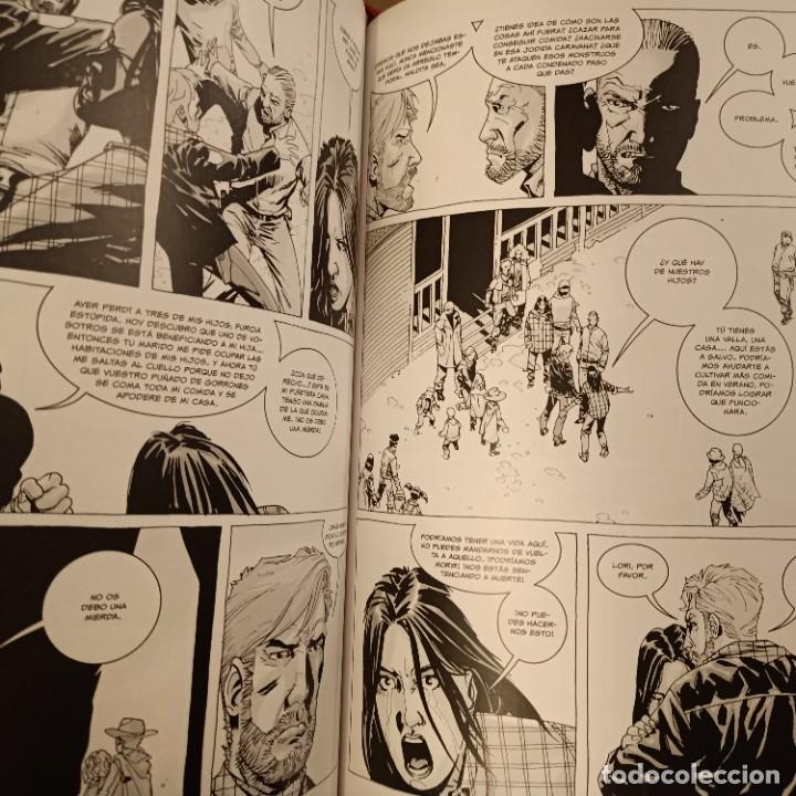 C&oacute;mics: LOS MUERTOS VIVIENTES, LIBRO 1, V.V.A.A., PLANETA COMIC, 2011 - Foto 2