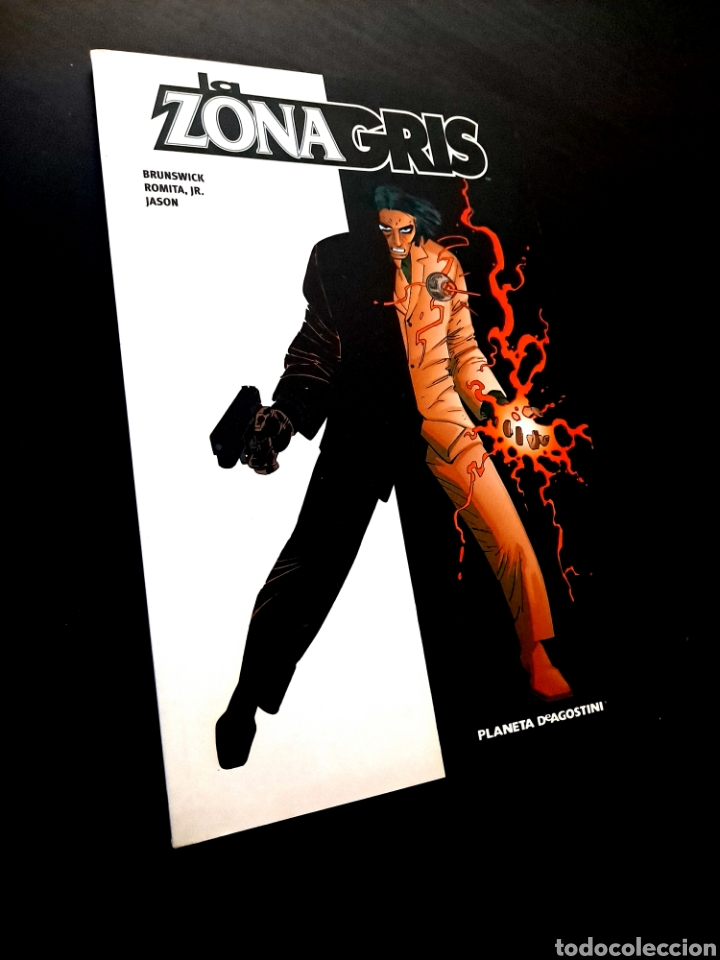 C&oacute;mics: CASI EXCELENTE ESTADO LA ZONA GRIS COMICS PLANETA - Foto 1