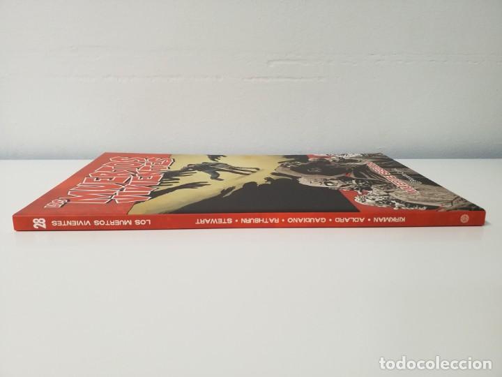 C&oacute;mics: LOS MUERTOS VIVIENTES 28 PLANETA COMIC - Foto 3