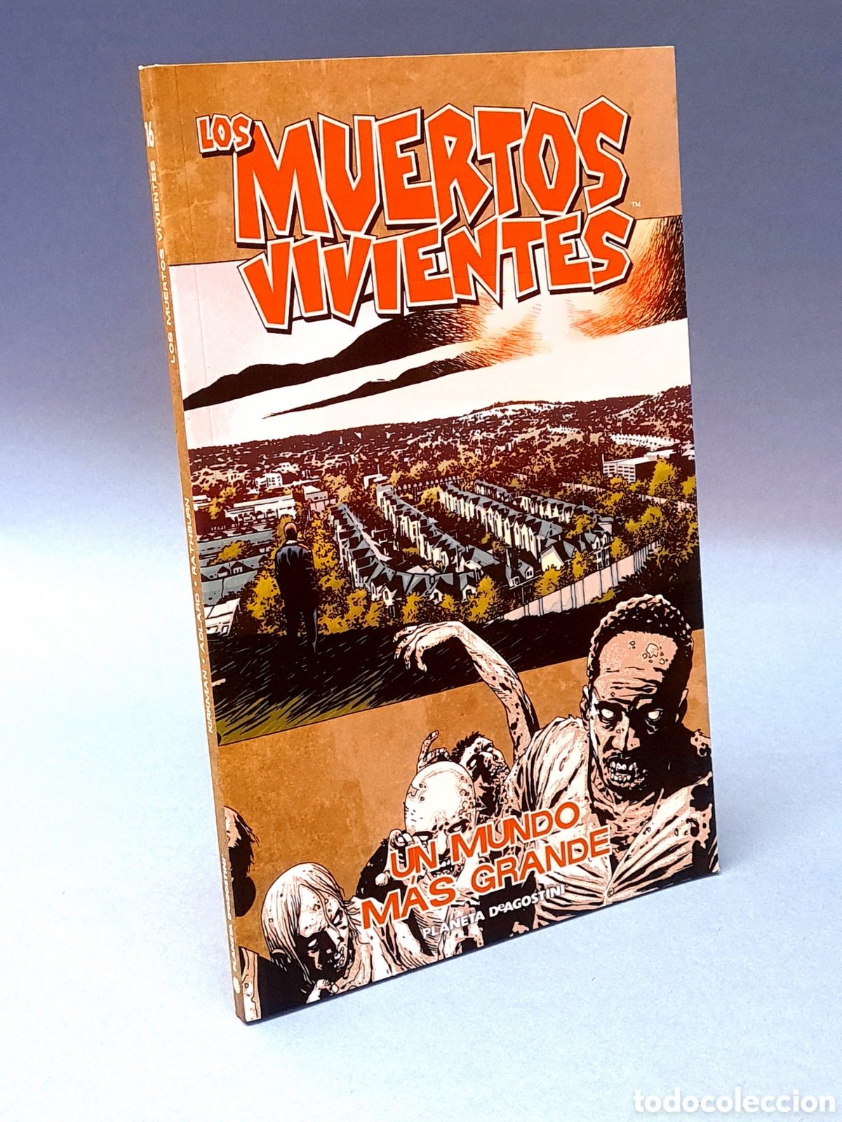 Comics: DE KIOSCO LOS MUERTOS VIVIENTES 16 UN MUNDO MAS GRANDE PLANETA COMICS TAPA BLANDA