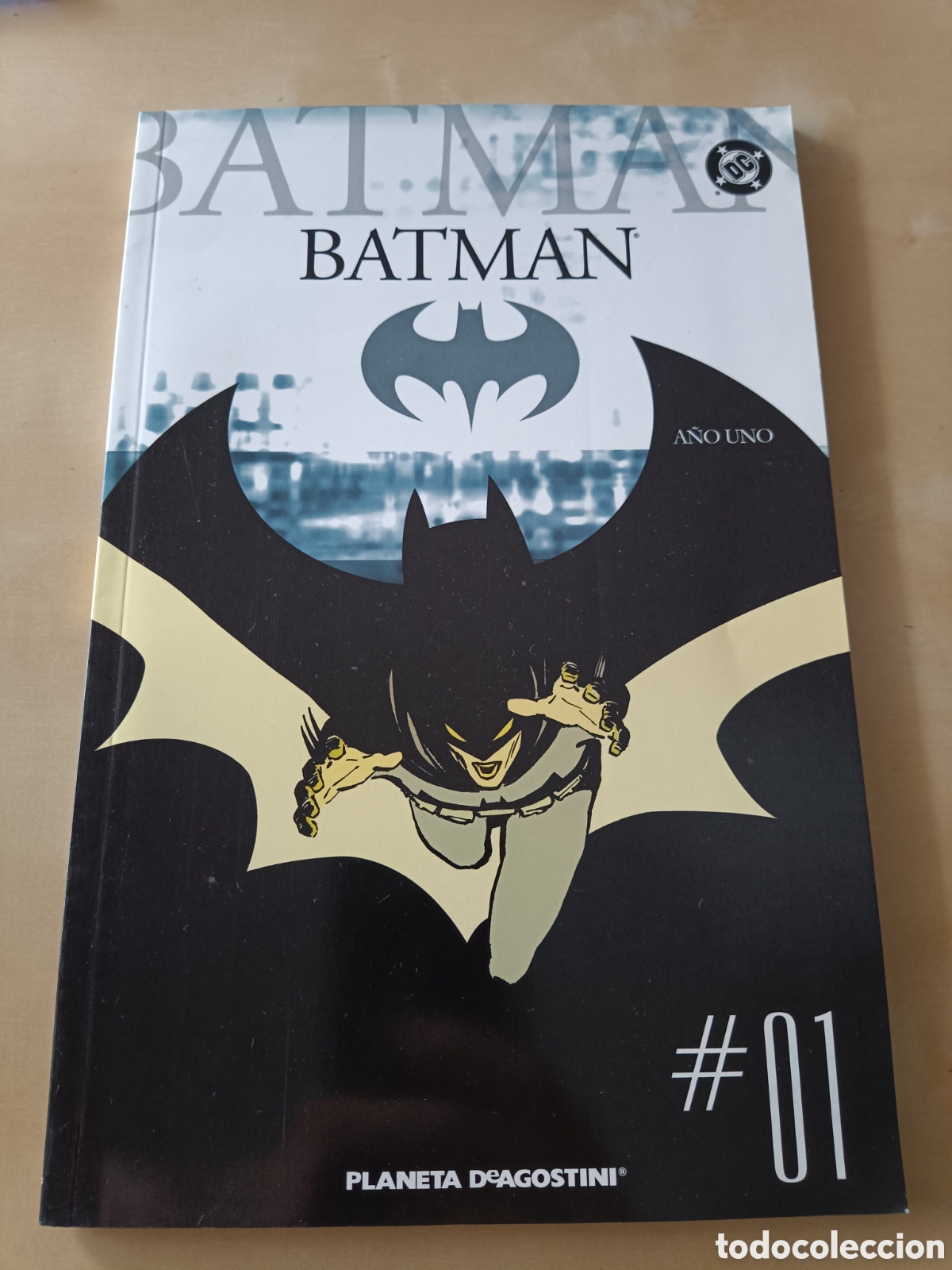 C&oacute;mics: C&Oacute;MIC BATMAN A&Ntilde;O UNO #1 DC - Foto 1