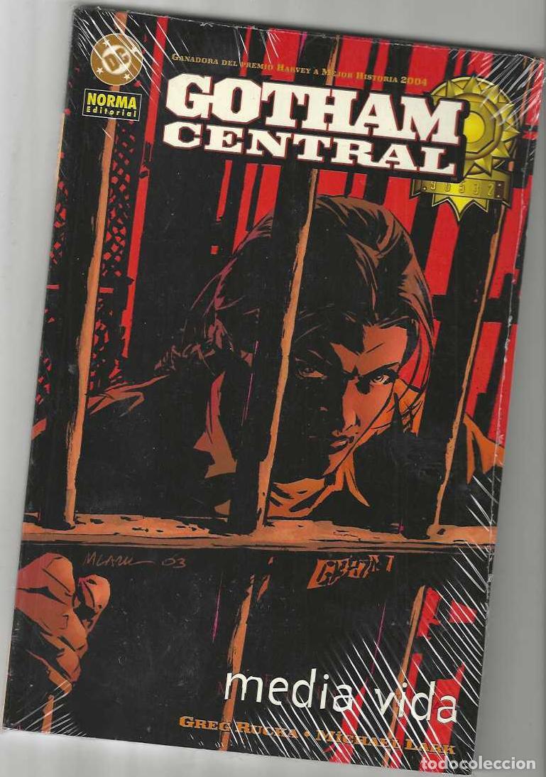 C&oacute;mics: GOTHAM CENTRAL - MEDIA VIDA - TOMO NORMA - COMO NUEVO - Foto 1