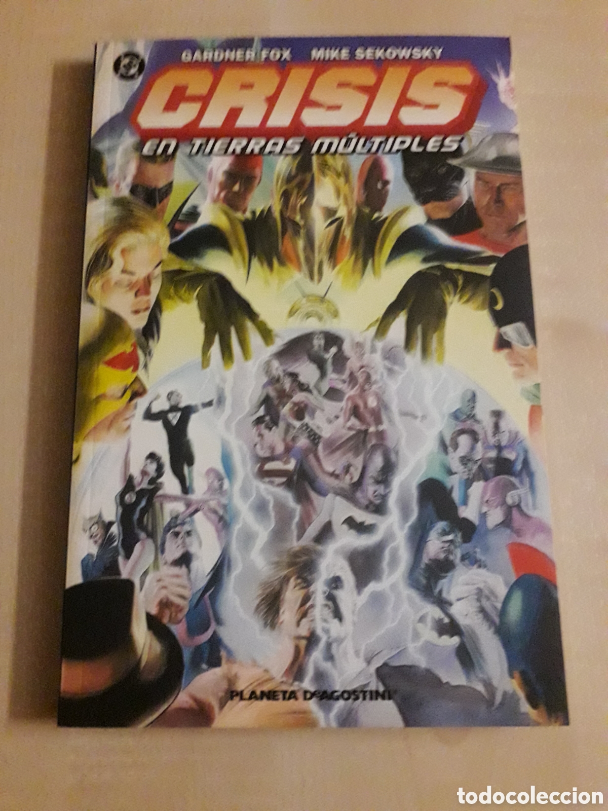C&oacute;mics: CRISIS EN TIERRAS M&Uacute;LTIPLES. TOMO 1. EXCELENTE ESTADO - Foto 1
