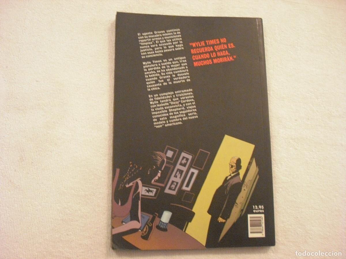 C&oacute;mics: BALAS 100, POR LAS MALAS, AZZARELLO , RISSO - Foto 2