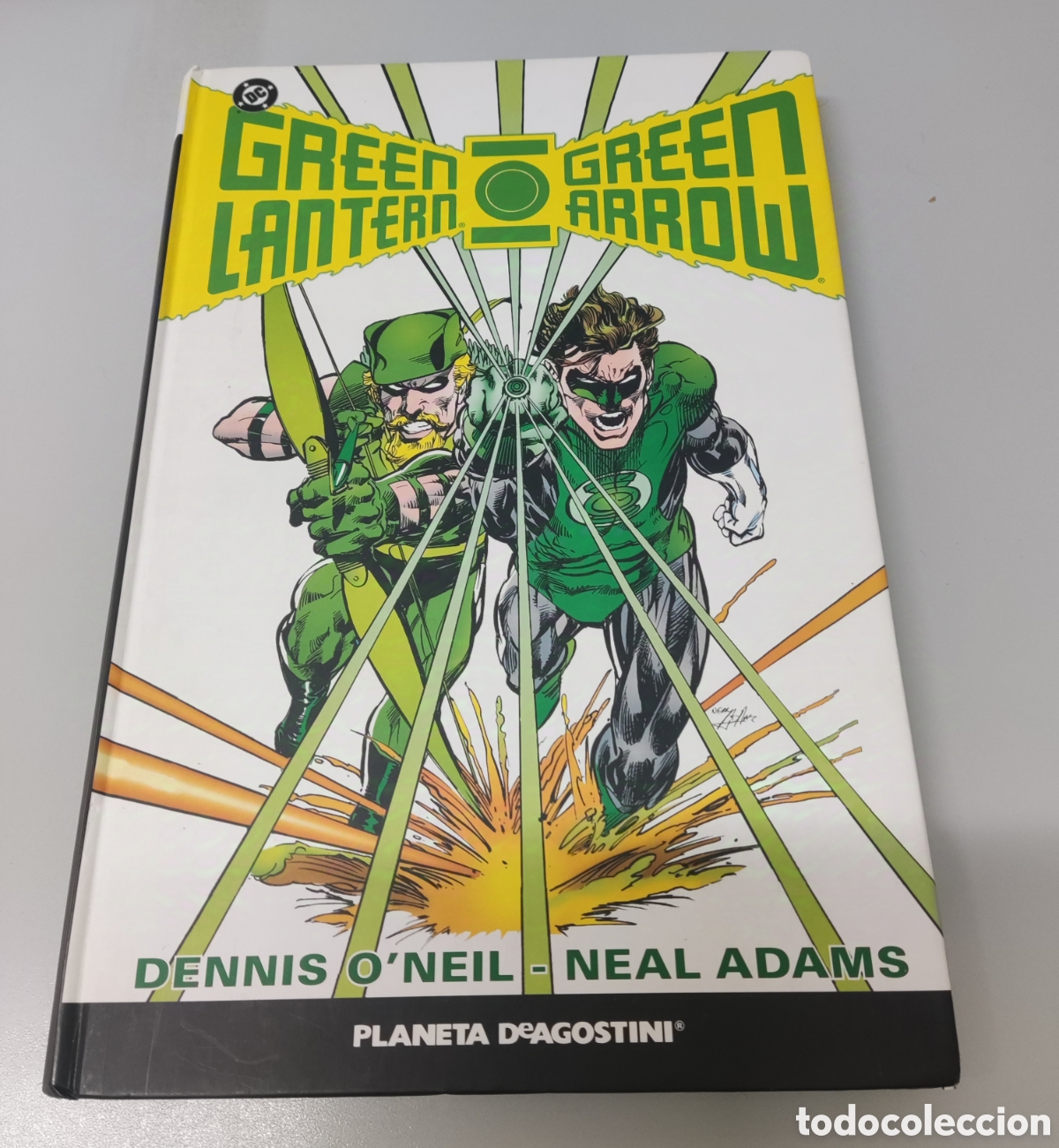 C&oacute;mics: ABSOLUTE GREEN LANTERN GREEN ARROW - Foto 1