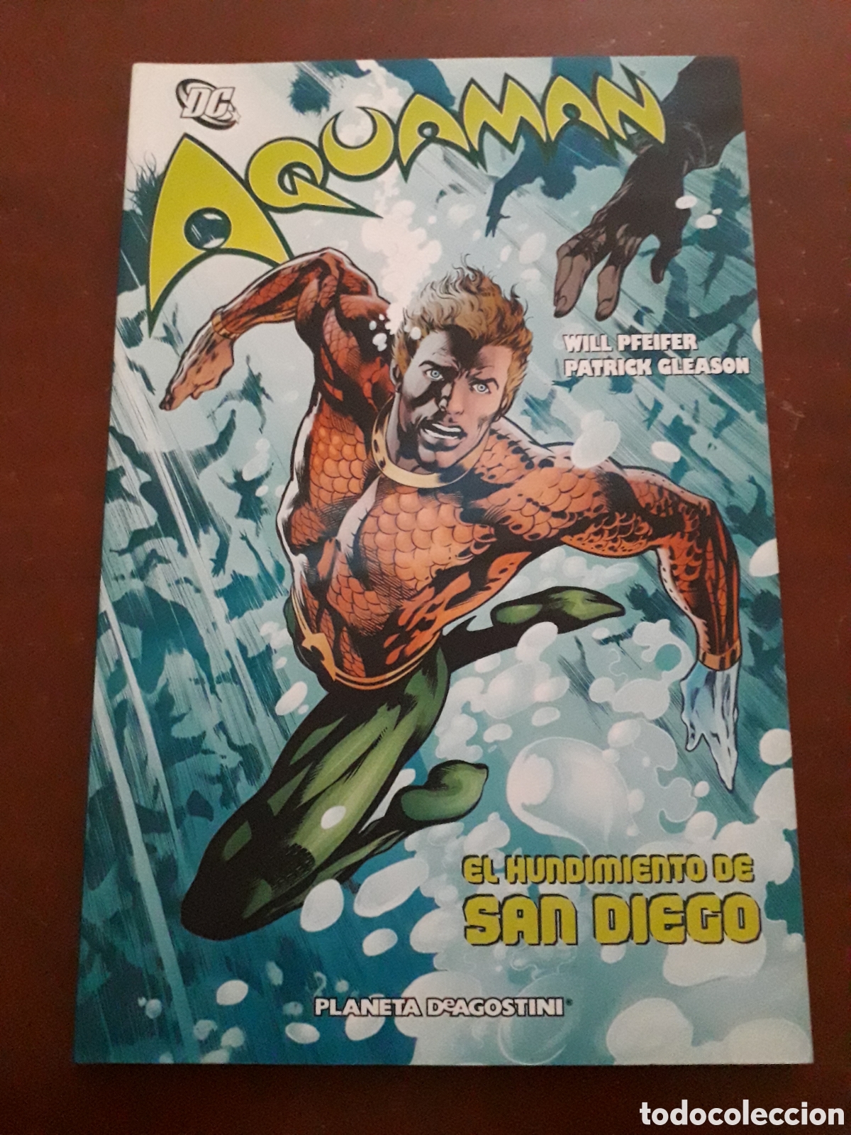 Comics: AQUAMAN. EL HUNDIMIENTO DE SAN DIEGO. TOMO EXCELENTE ESTADO