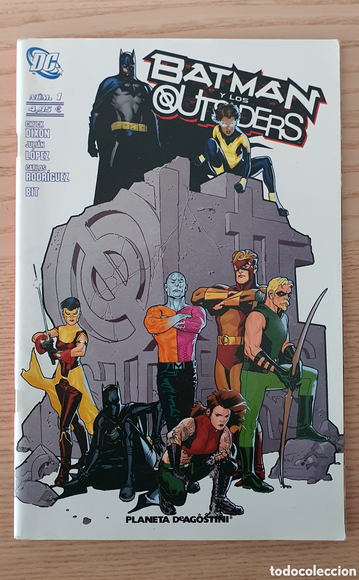 C&oacute;mics: Batman y Los Outsiders n&uacute;mero 1 - Foto 1