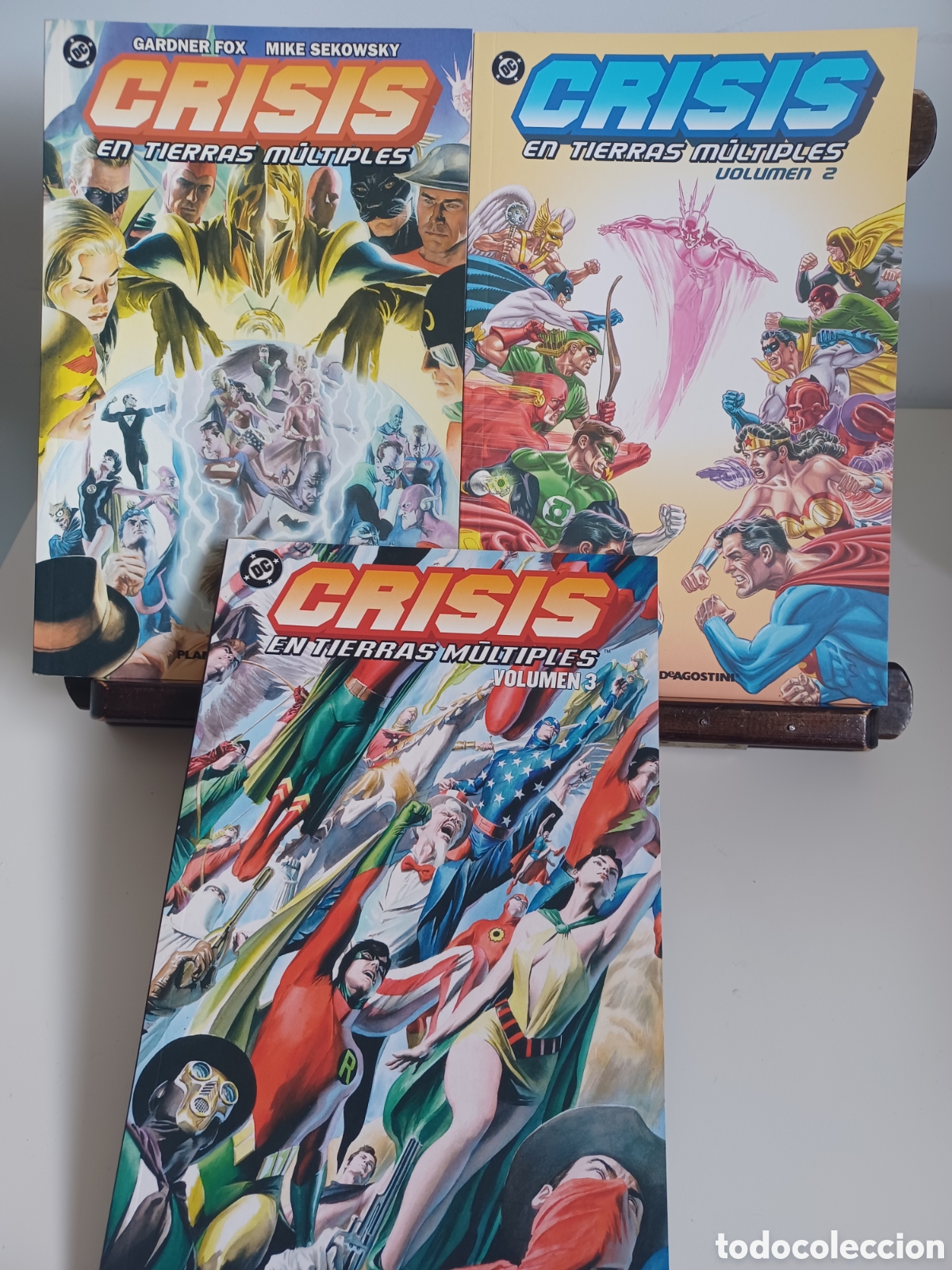 C&oacute;mics: Crisis en tierras m&uacute;ltiples/ Completa 3 vol&uacute;menes/ DC Planeta/ Descatalogado/ NUEVO A ESTRENAR