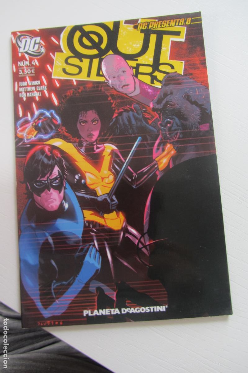 C&oacute;mics: DC PRESENTA N&ordm; 8 - OUTSIDERS N&ordm; 4 - GRAPA PLANETA BUEN ESTADO ARX56
