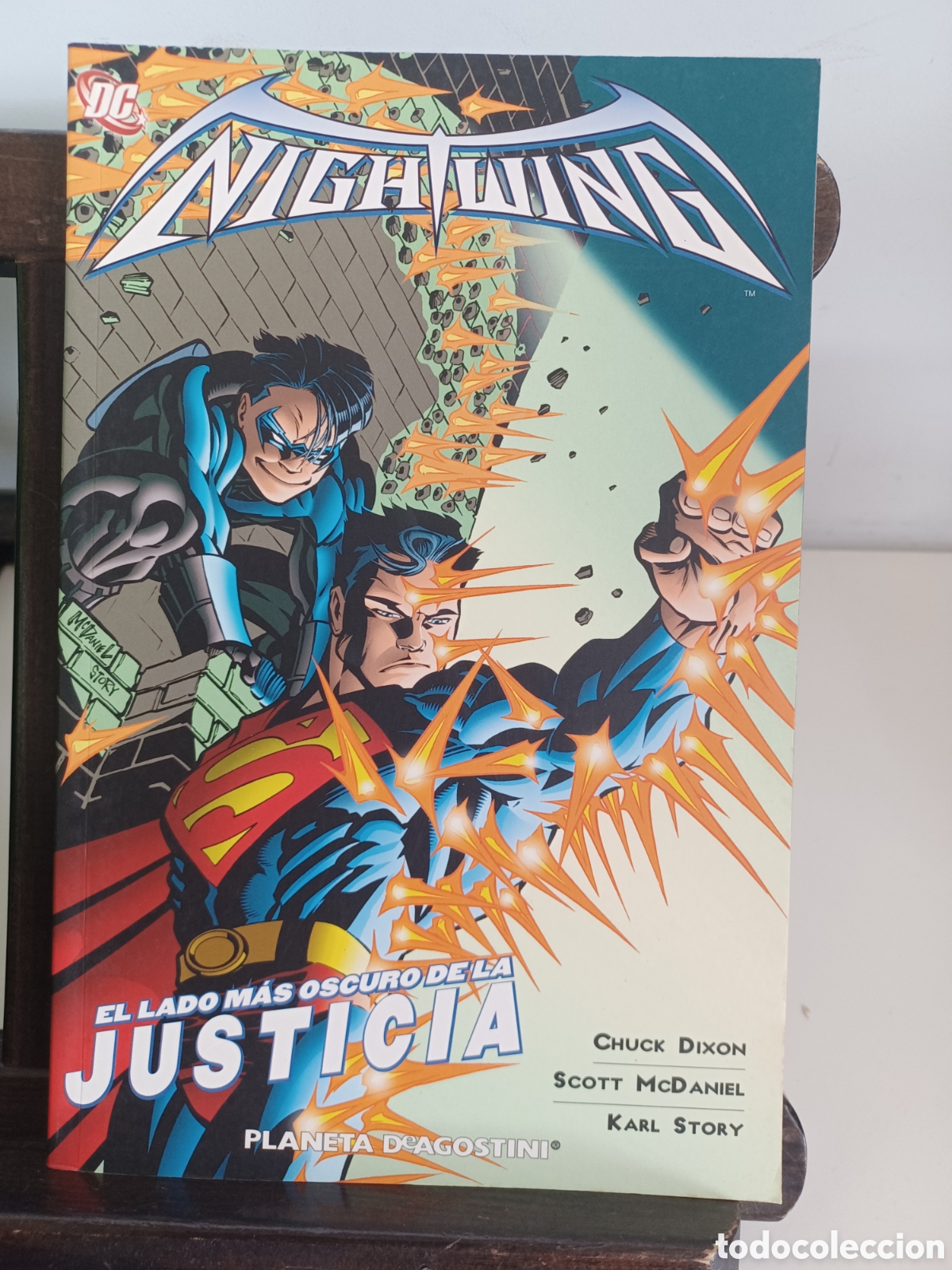 C&oacute;mics: Nightwing 4. El lado m&aacute;s oscuro de la justicia/ DC Planeta DeAgostini/ Descatalogado