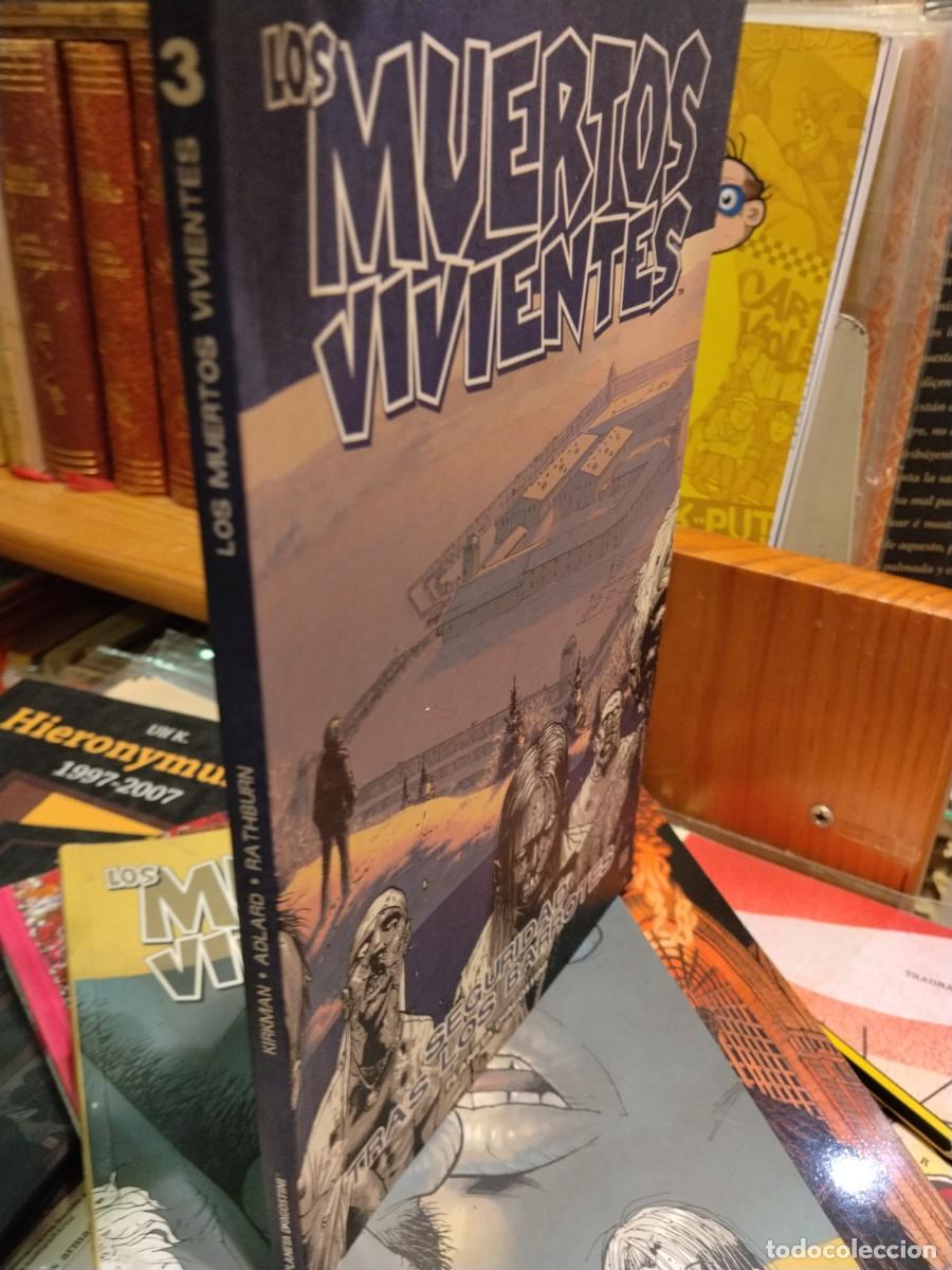 C&oacute;mics: Los muertos vivientes. 3. Seguridad tras los barrotes