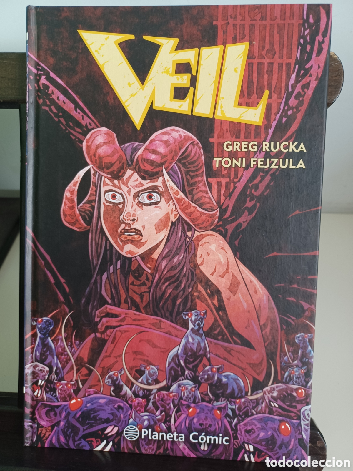 C&oacute;mics: Veil/ Greg Rucka & Toni Fejzula/ Planeta C&oacute;mic/ NUEVO A ESTRENAR
