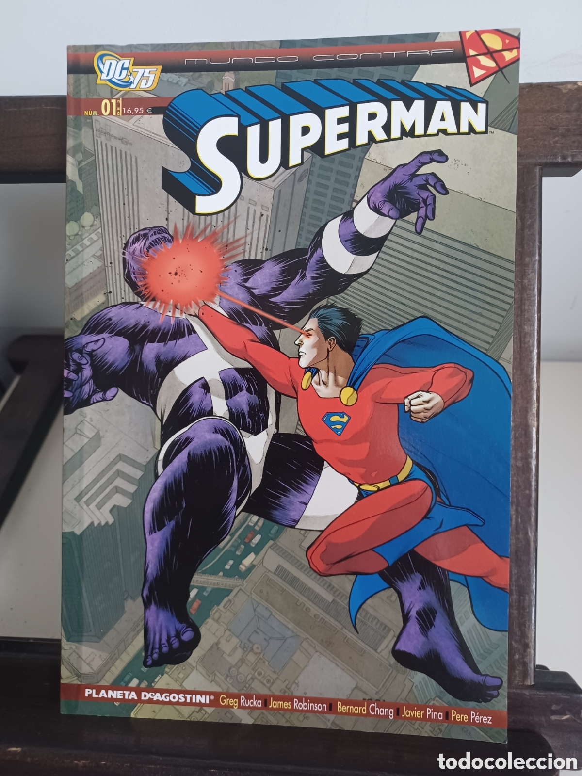C&oacute;mics: Mundo contra Superman 1/ Greg Rucka/ DC Planeta DeAgostini