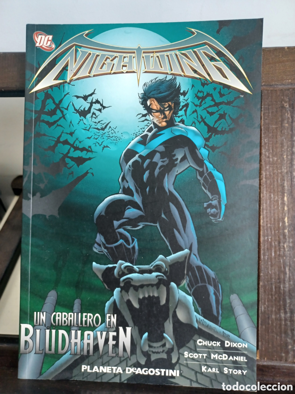 C&oacute;mics: Nightwing. Un caballero en Bludhaven/ DC Planeta DeAgostini/ Excelente estado
